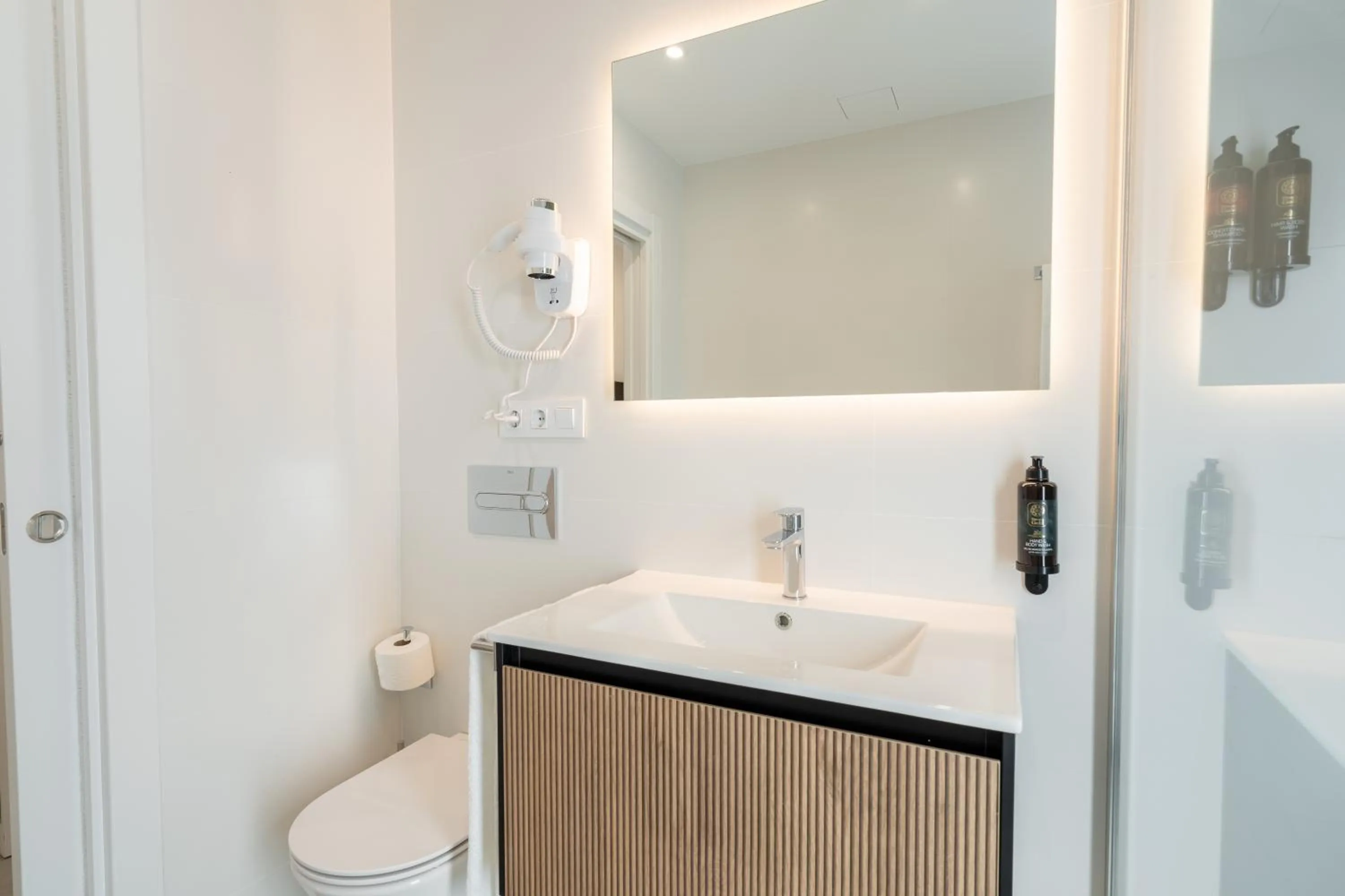 Bathroom in Cíes Luxury Suitel Areosa 22