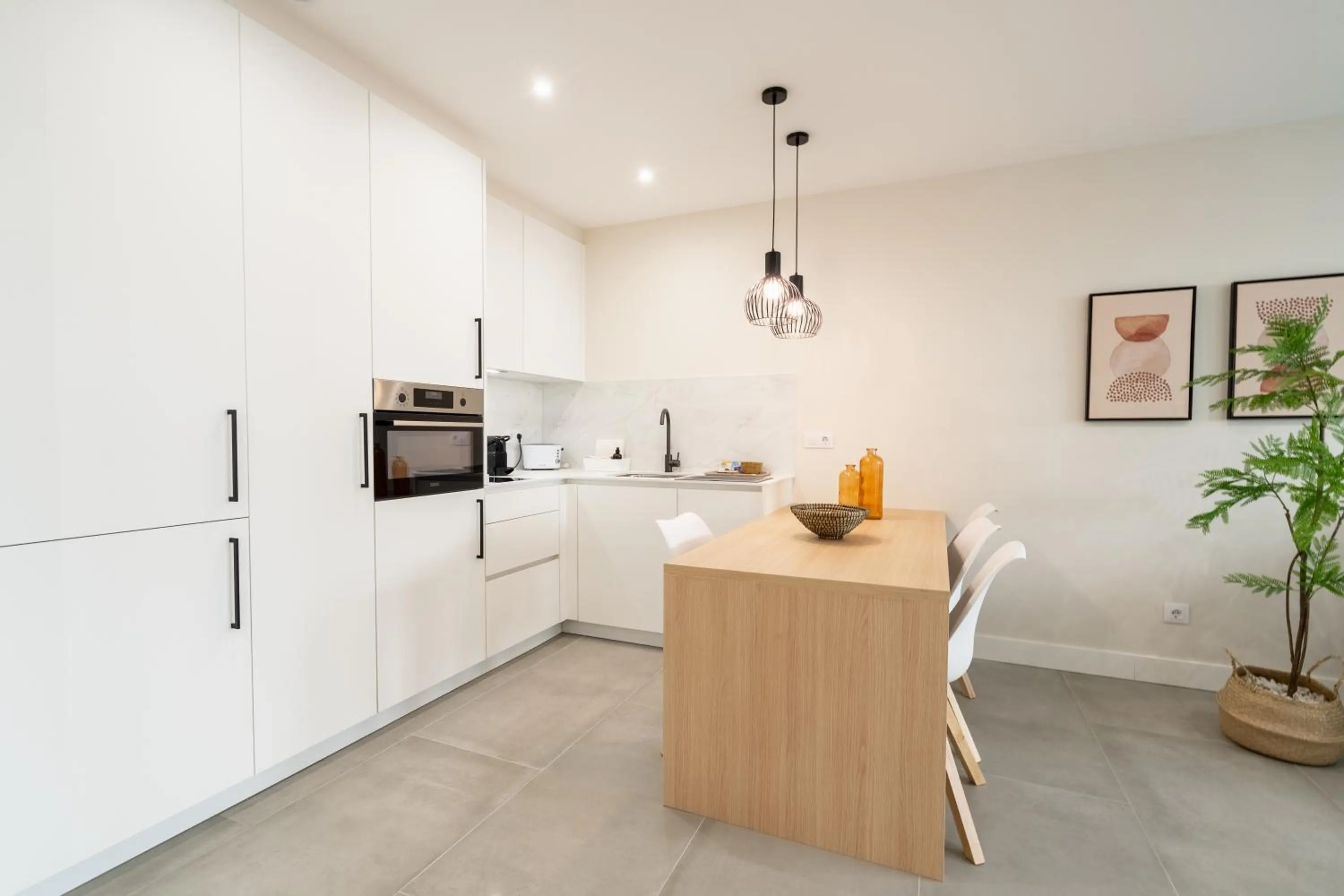 Kitchen or kitchenette in Cíes Luxury Suitel Areosa 22