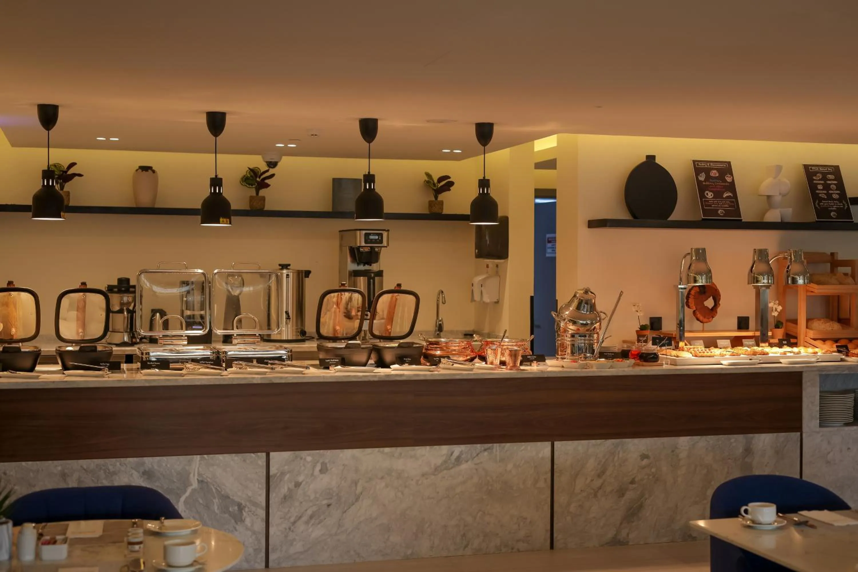 Restaurant/places to eat in Nova M Hotel Olaya Riyadh edge By Rotana