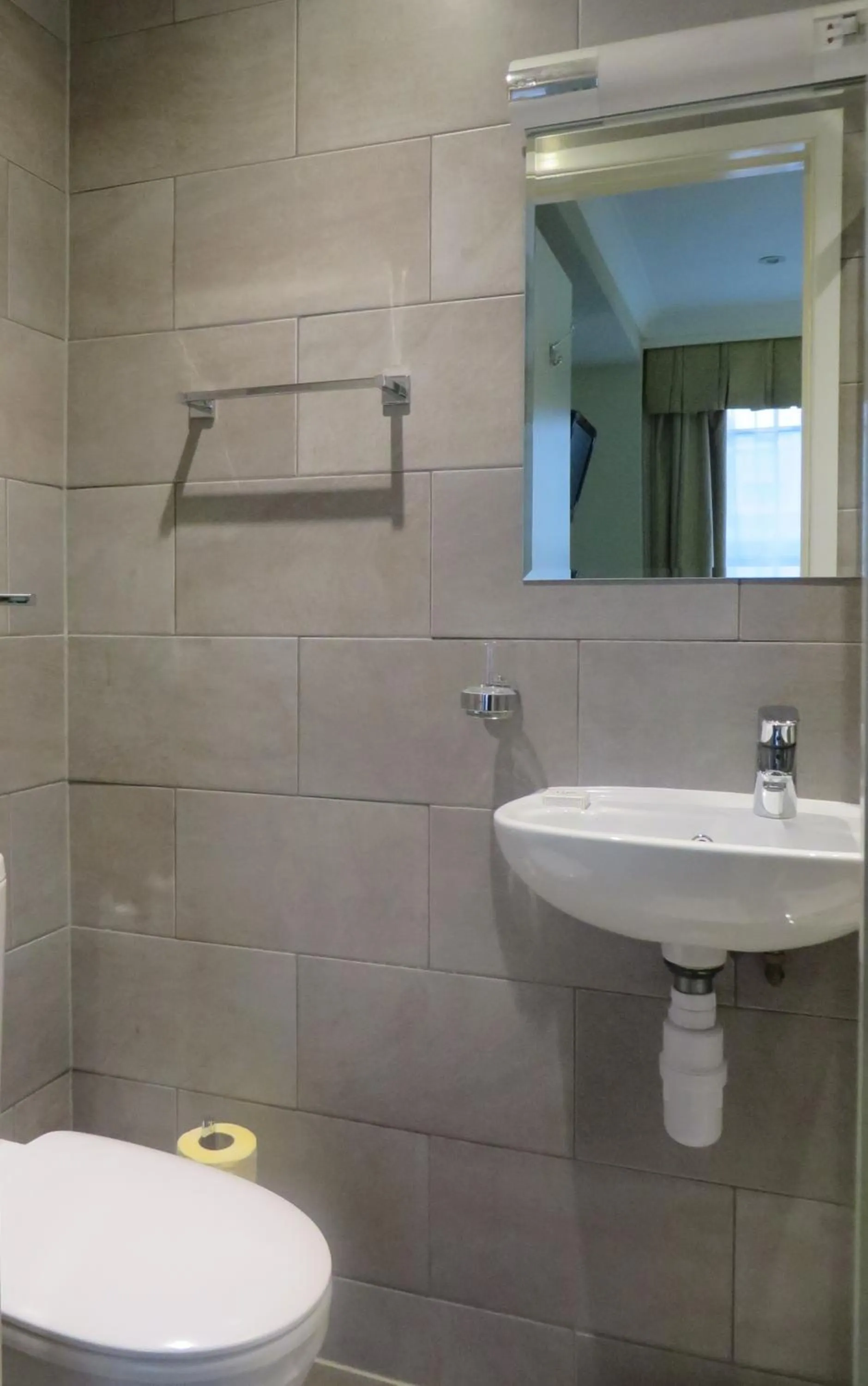 Bathroom in Central Hotel