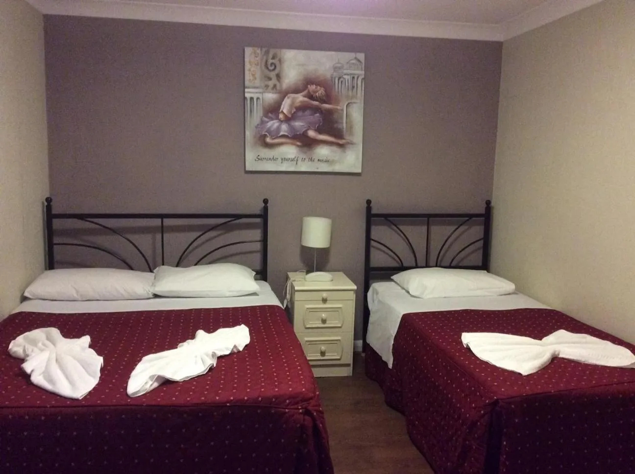 Bedroom, Bed in Central Hotel