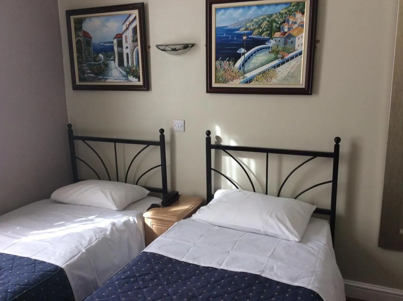 Bedroom, Bed in Central Hotel