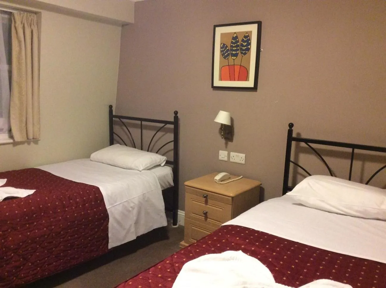 Bedroom, Bed in Central Hotel