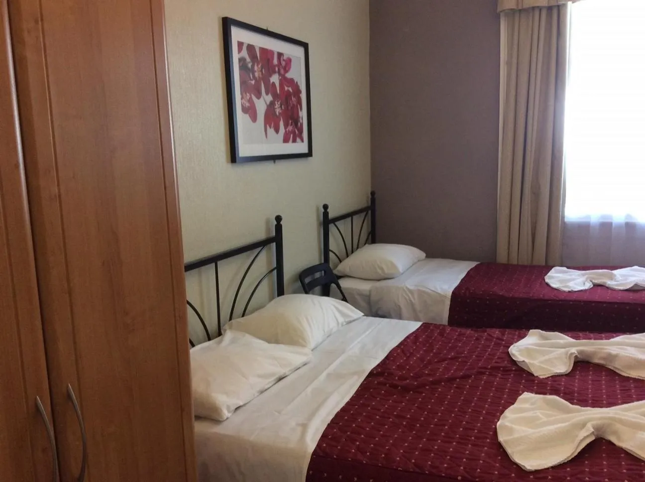 Bedroom, Bed in Central Hotel