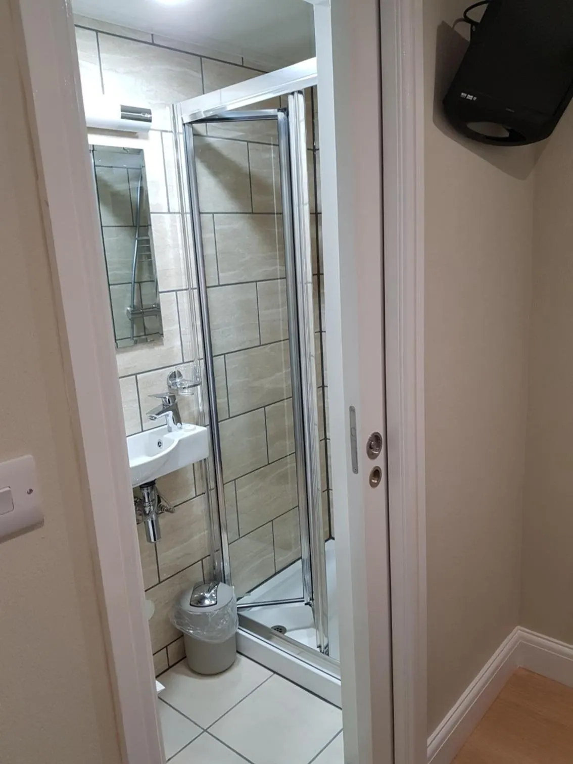 Shower in Central Hotel