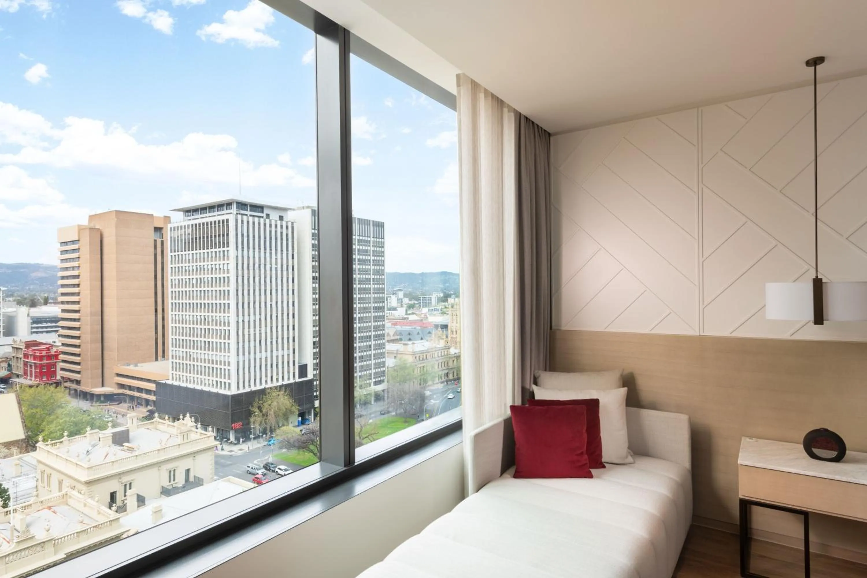 Lounge or bar, Bed in Adelaide Marriott Hotel