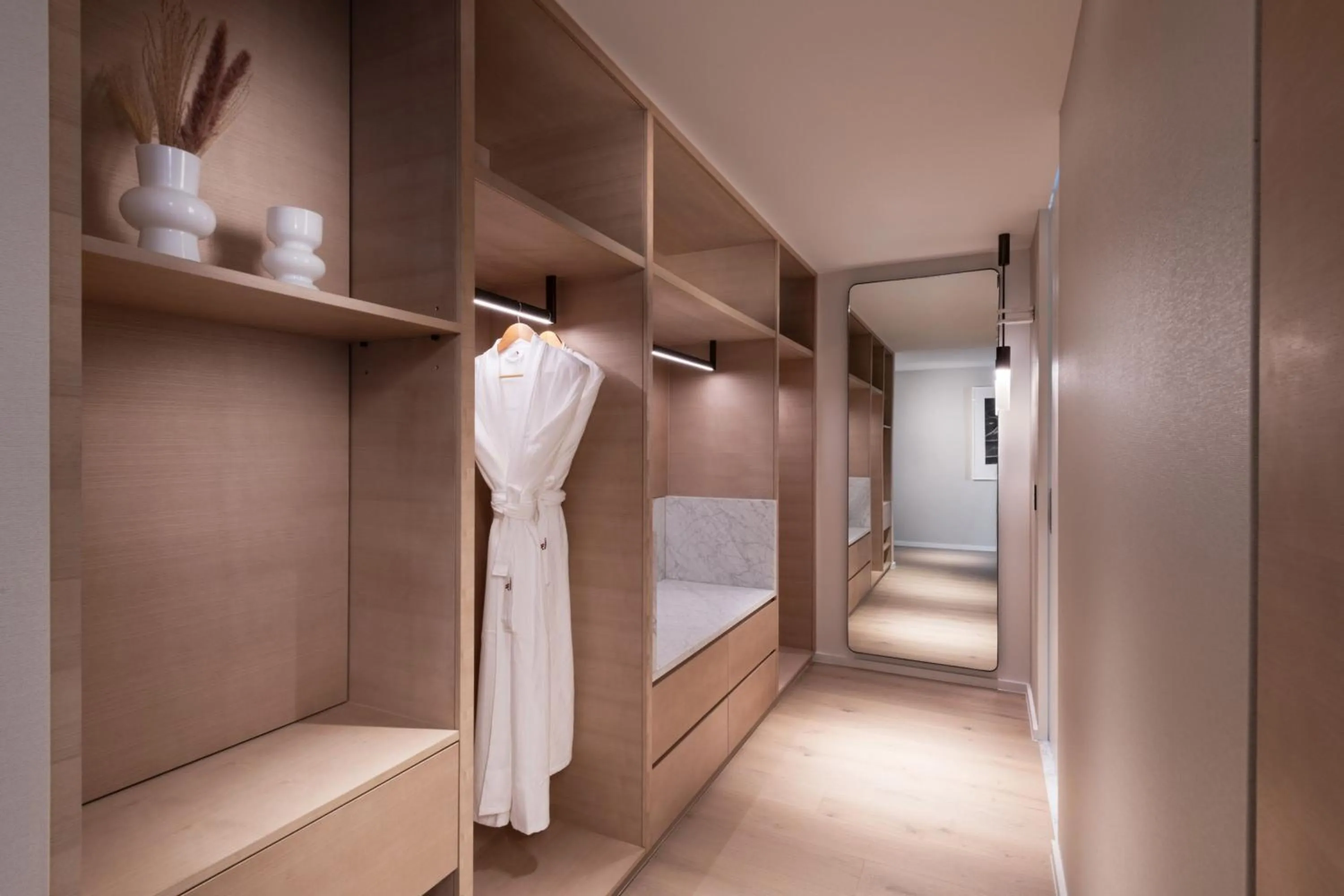 Photo of the whole room, Bed in Adelaide Marriott Hotel