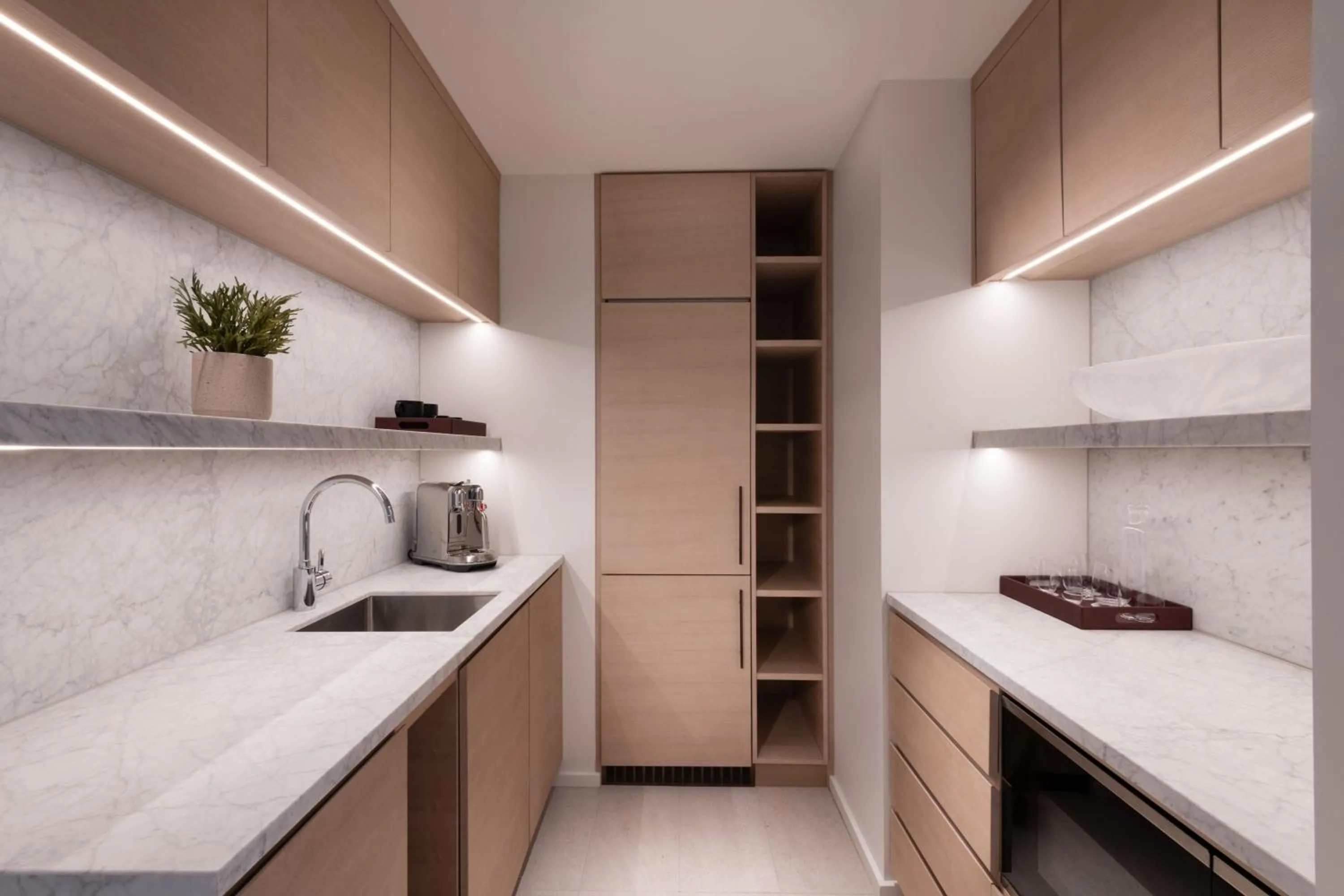 Kitchen or kitchenette in Adelaide Marriott Hotel