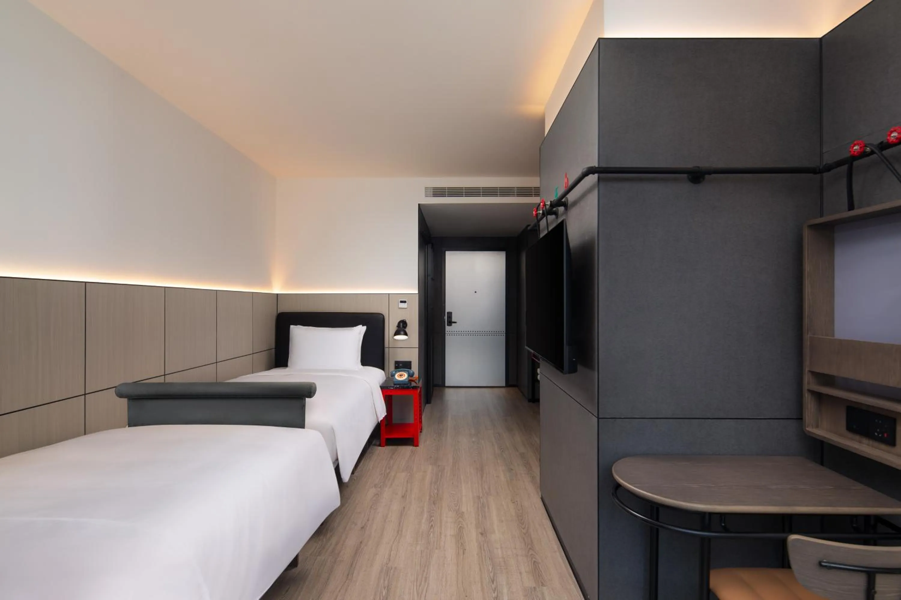 Photo of the whole room, Bed in Moxy Chongqing