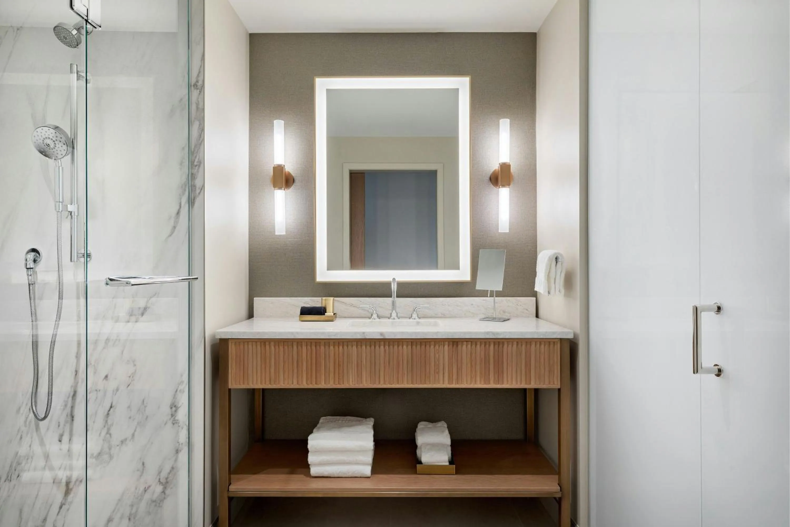 Bathroom in HALL Park Hotel, Autograph Collection