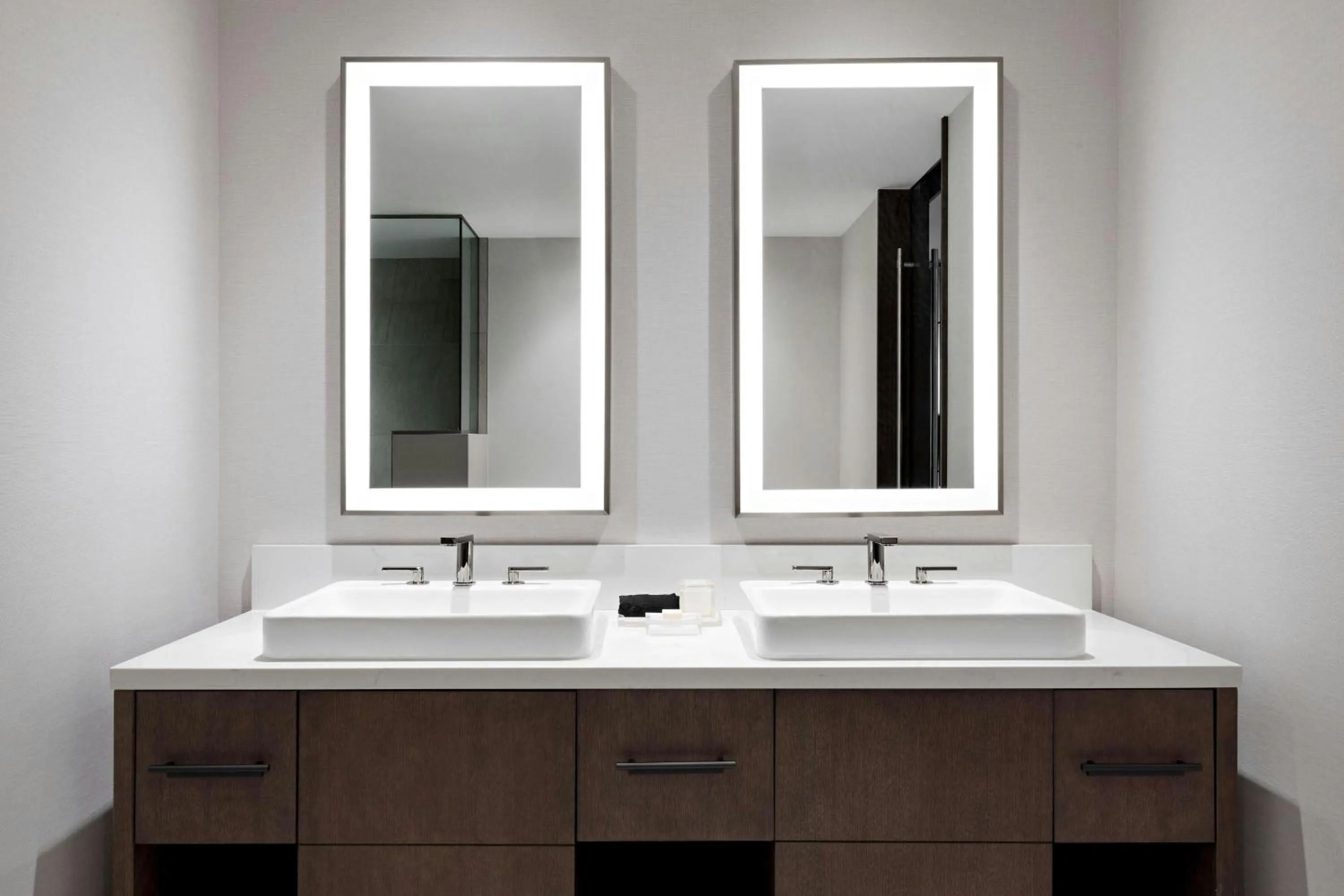 Photo of the whole room in HALL Park Hotel, Autograph Collection