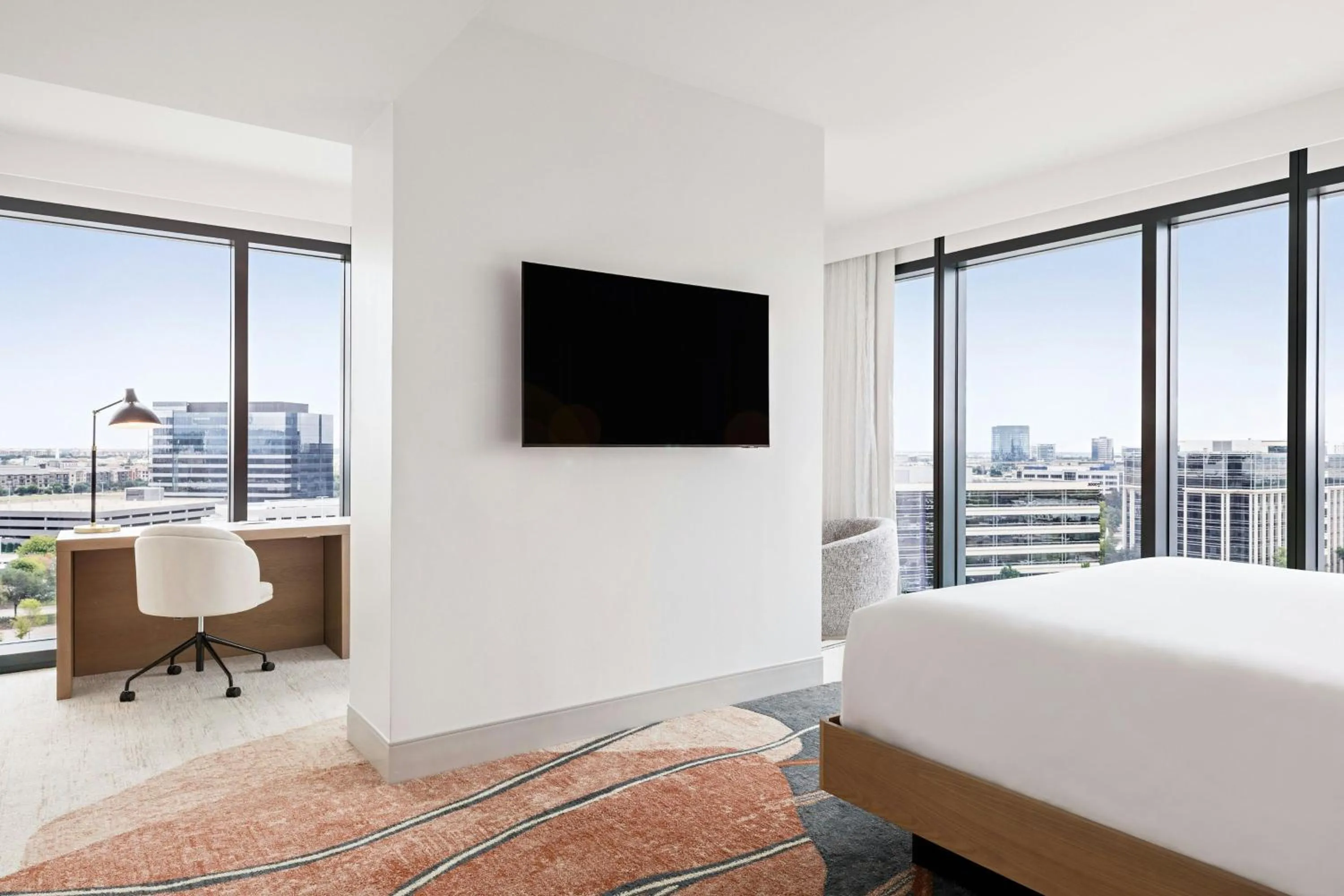 Photo of the whole room, Bed in HALL Park Hotel, Autograph Collection