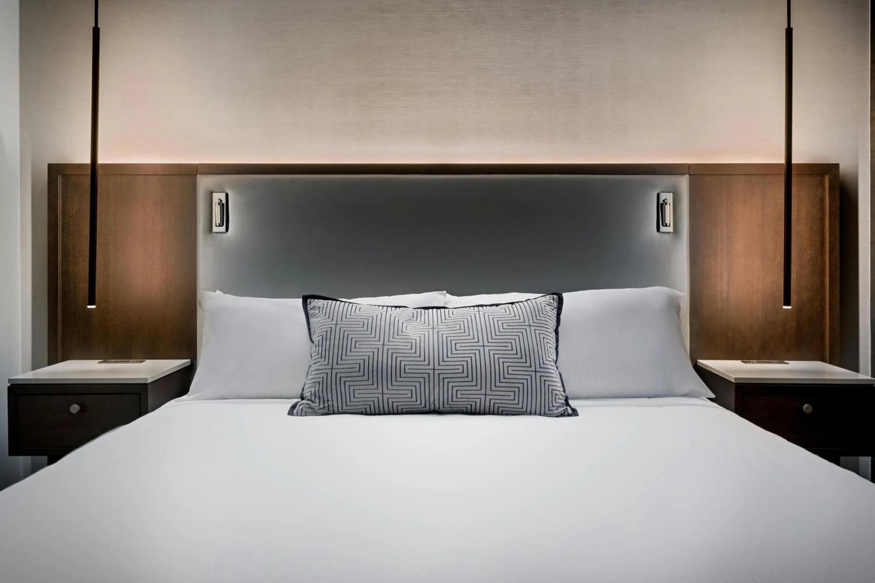 Photo of the whole room, Bed in HALL Park Hotel, Autograph Collection