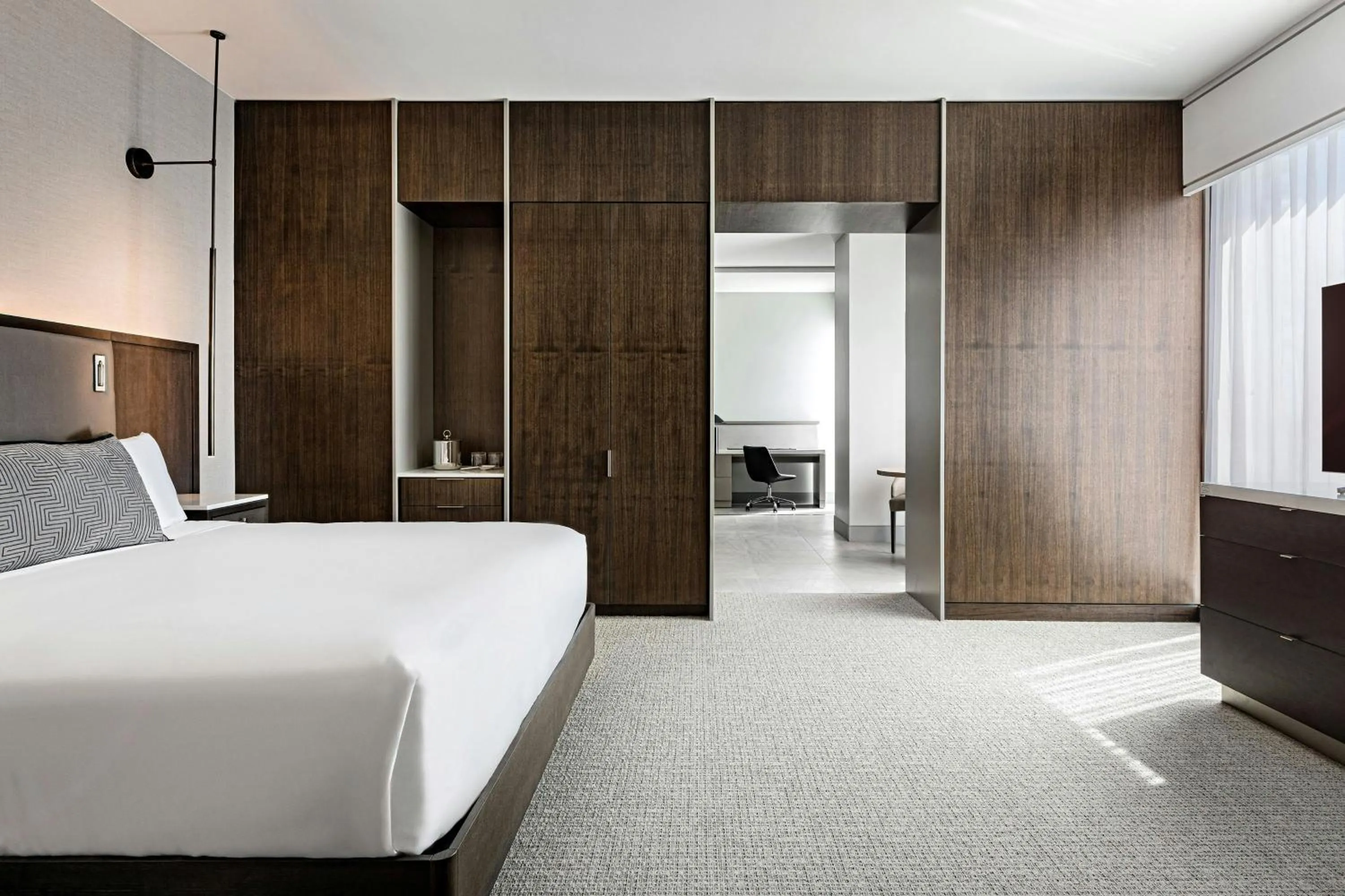 Photo of the whole room, Bed in HALL Park Hotel, Autograph Collection