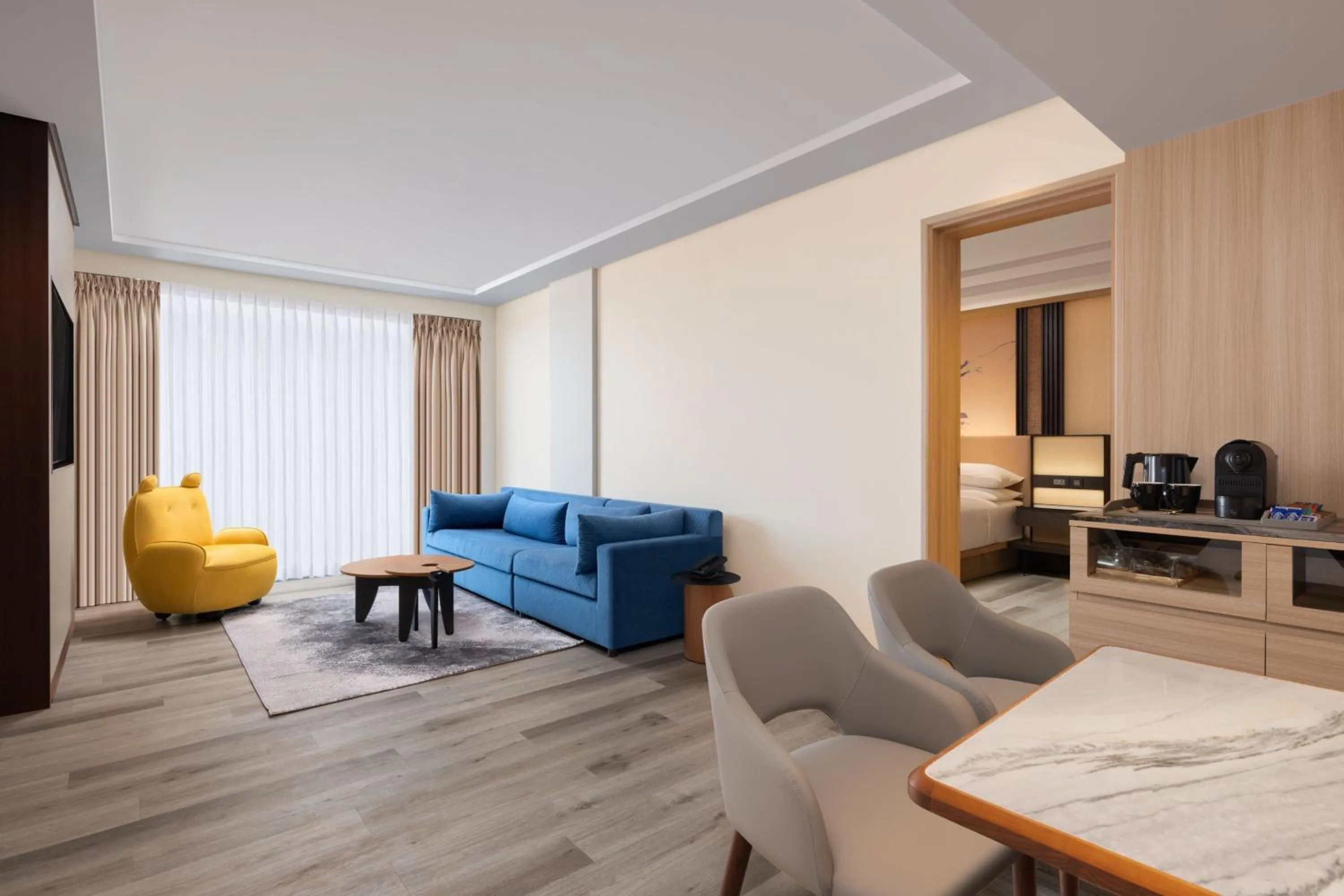 Living room in Courtyard by Marriott Goa Colva