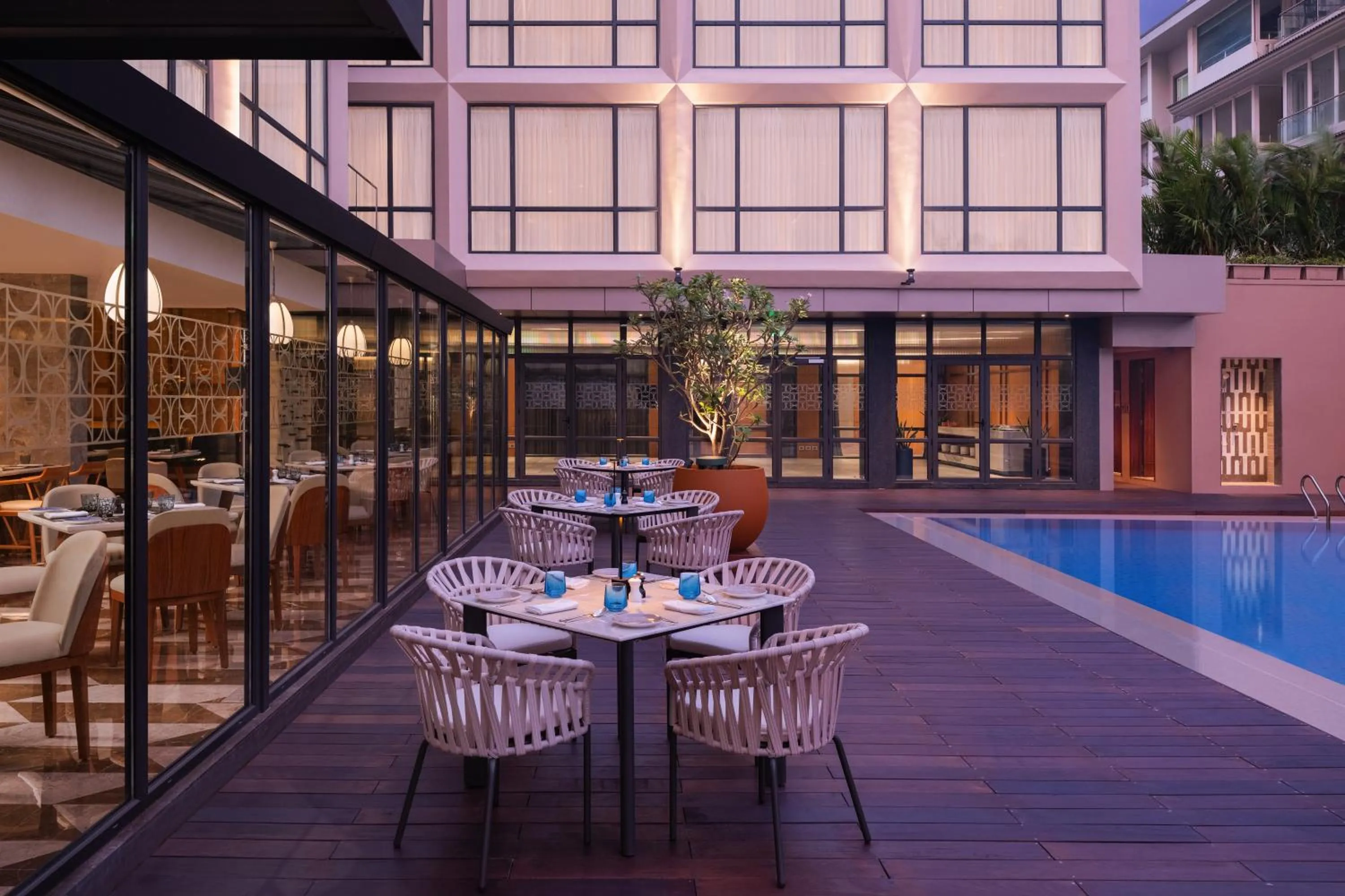 Lounge or bar in Courtyard by Marriott Goa Colva