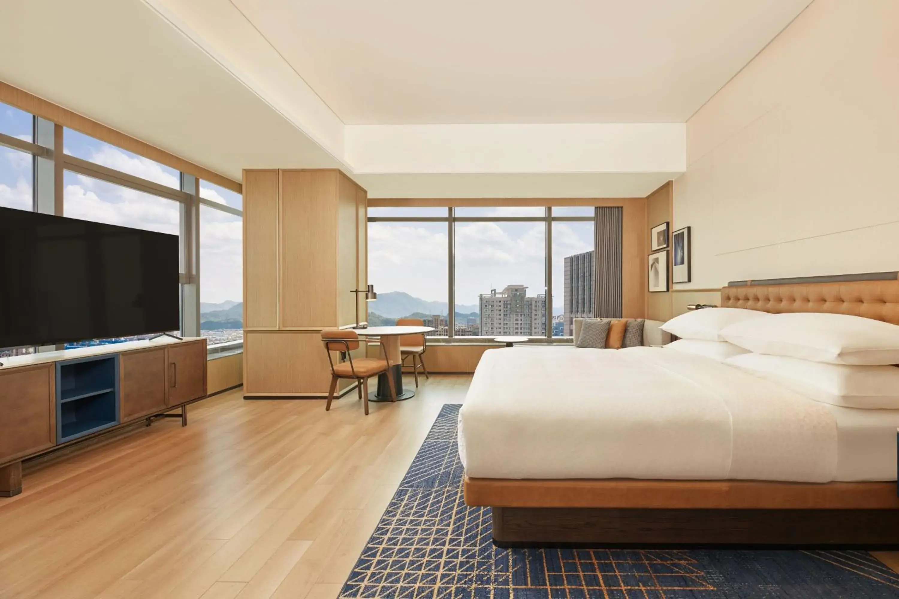 King Suite with City View in Four Points by Sheraton Linhai King Suite with City View in Four Points by Sheraton Linhai