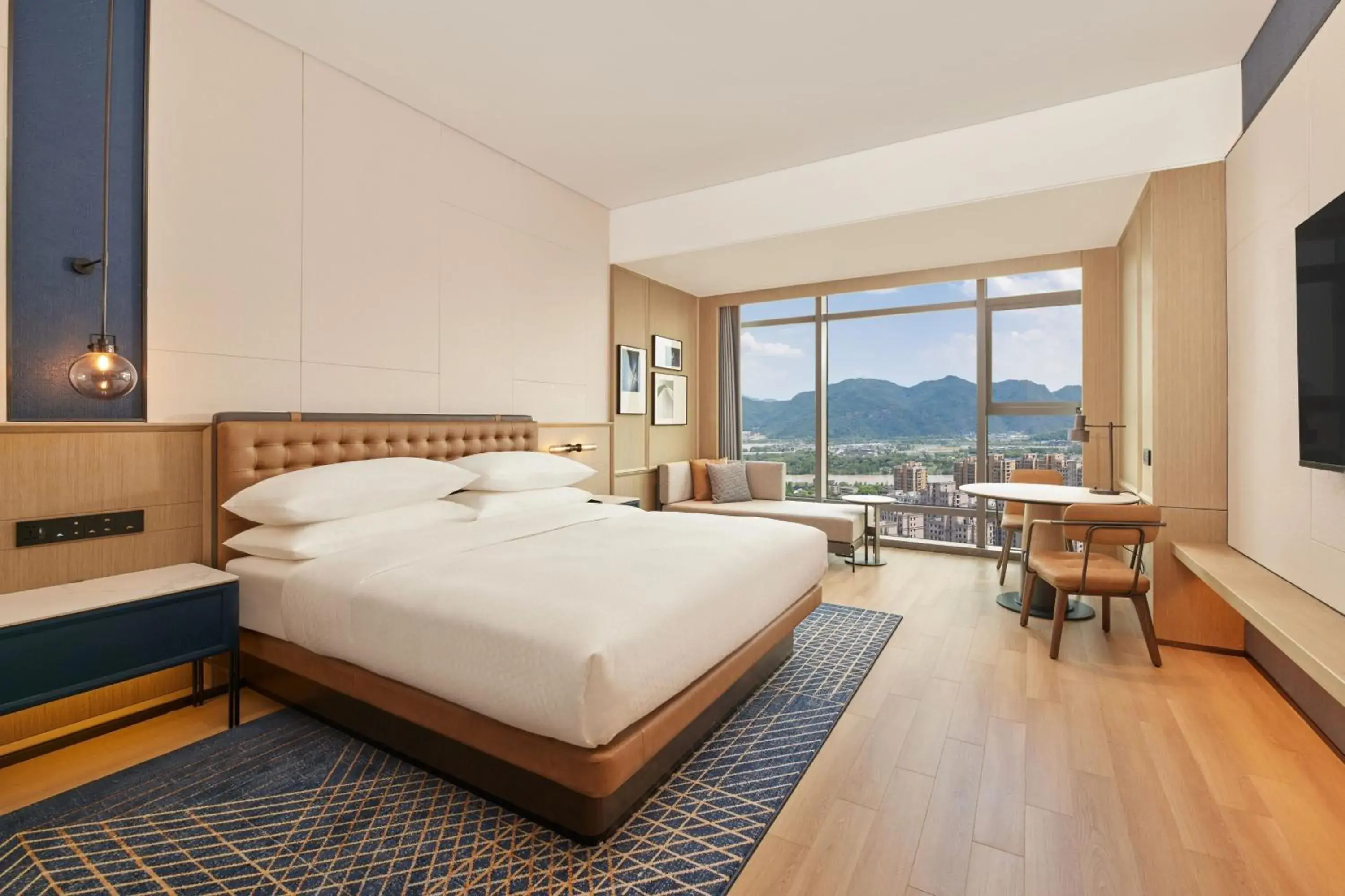 Superior King Room with City View in Four Points by Sheraton Linhai Superior King Room with City View in Four Points by Sheraton Linhai