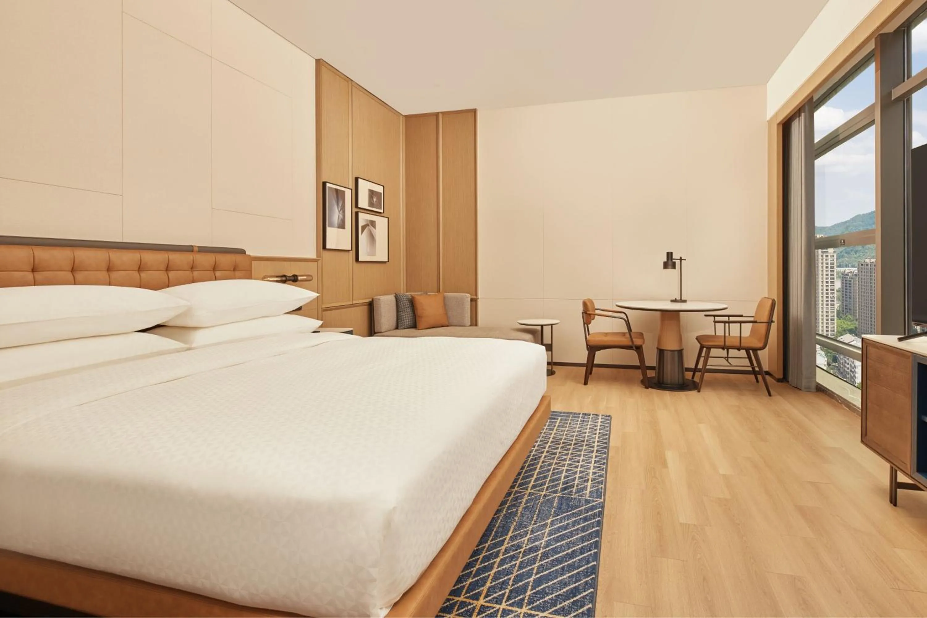 Photo of the whole room, Bed in Four Points by Sheraton Linhai