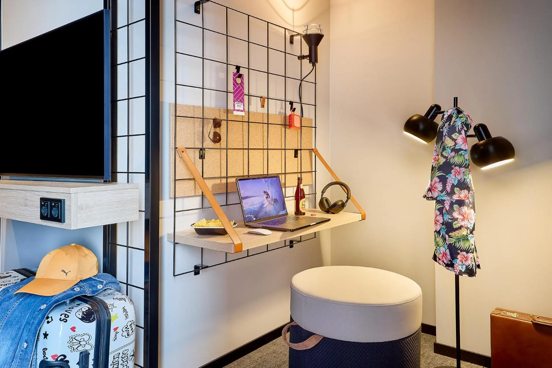 TV and multimedia in Moxy Luxembourg Airport