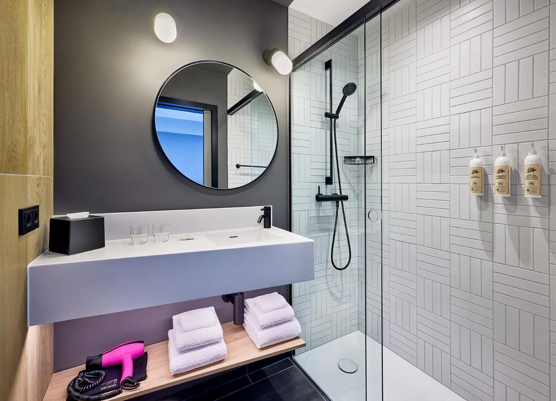 Bathroom in Moxy Luxembourg Airport