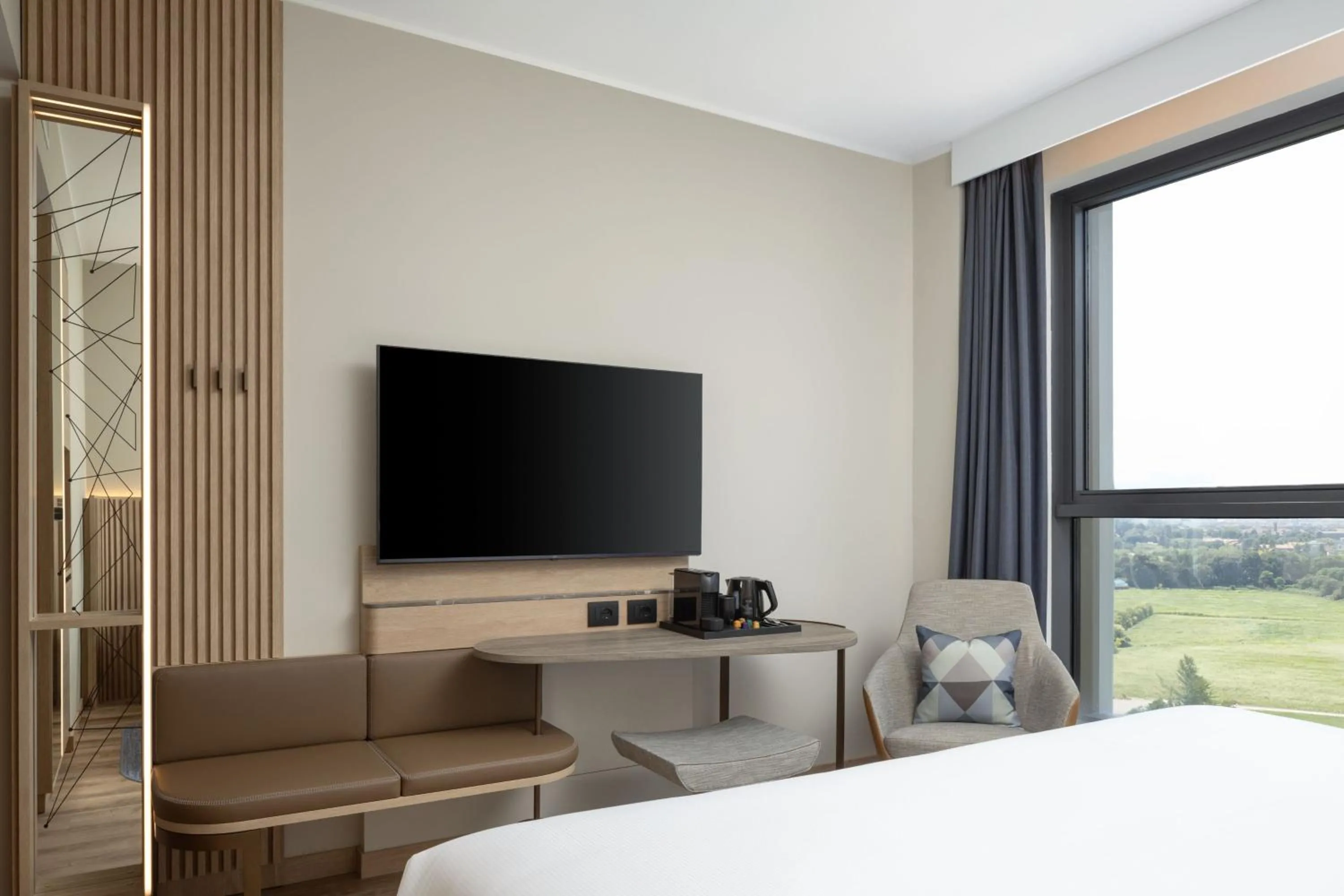 Photo of the whole room, Bed in Courtyard by Marriott Milano Linate