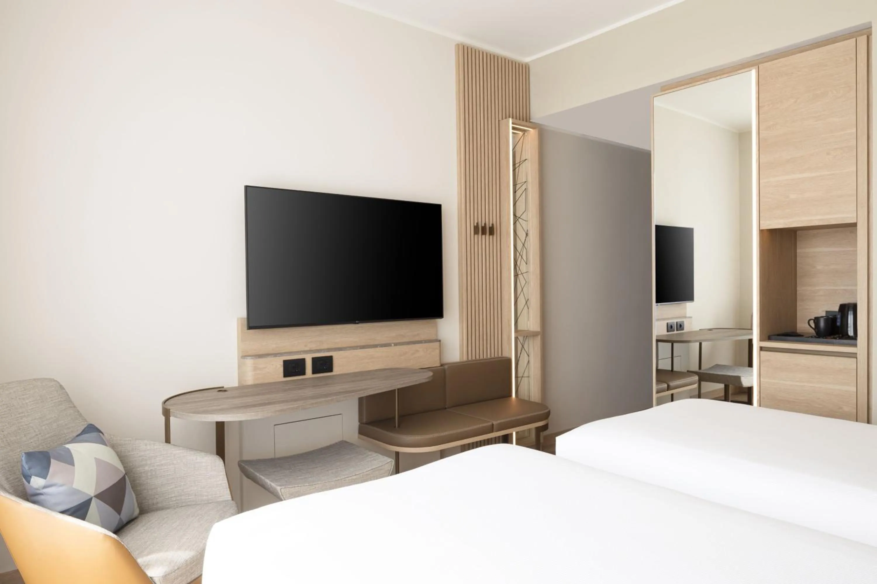 Photo of the whole room, Bed in Courtyard by Marriott Milano Linate