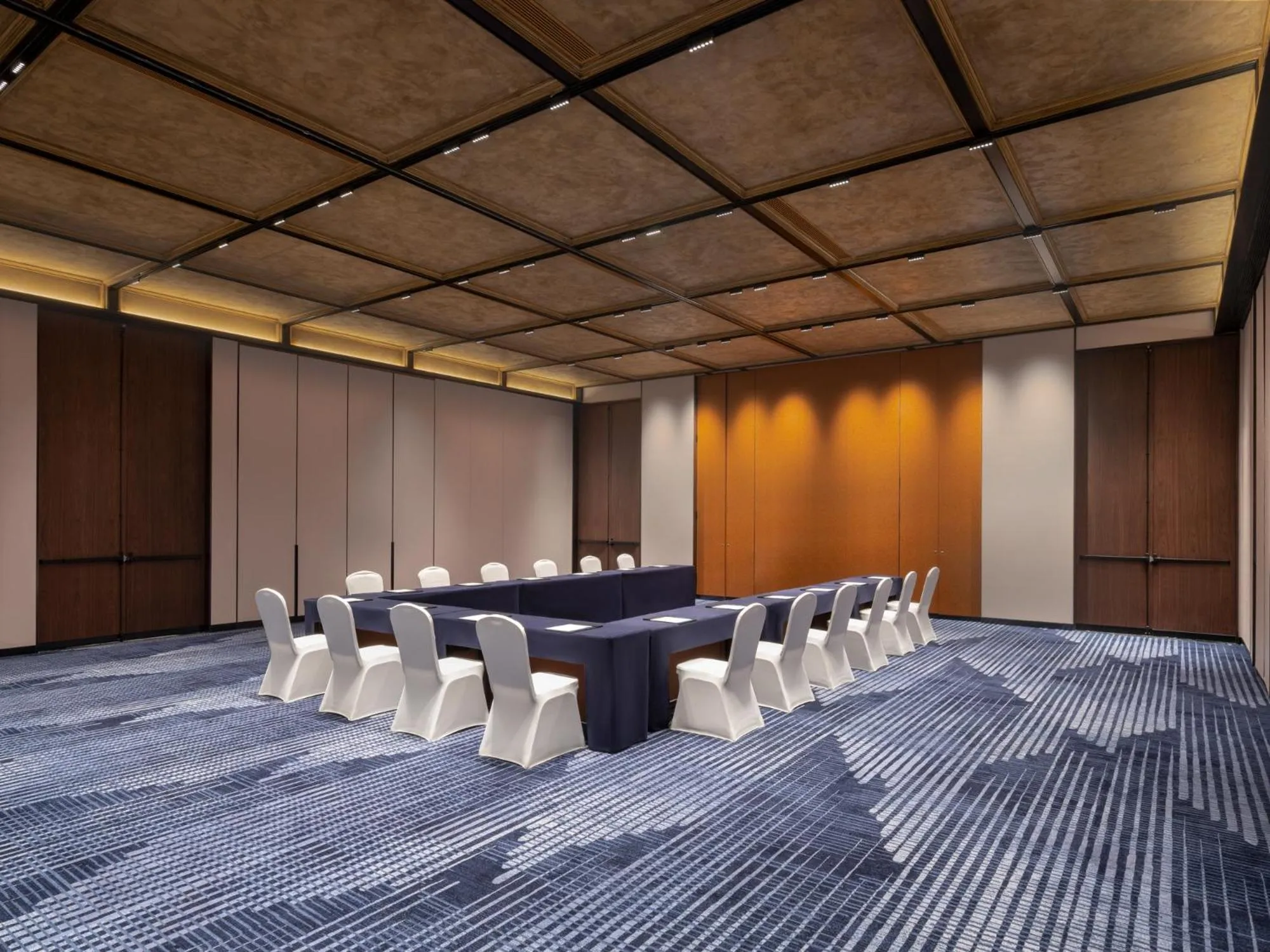 Meeting/conference room in Four Points by Sheraton Yantai