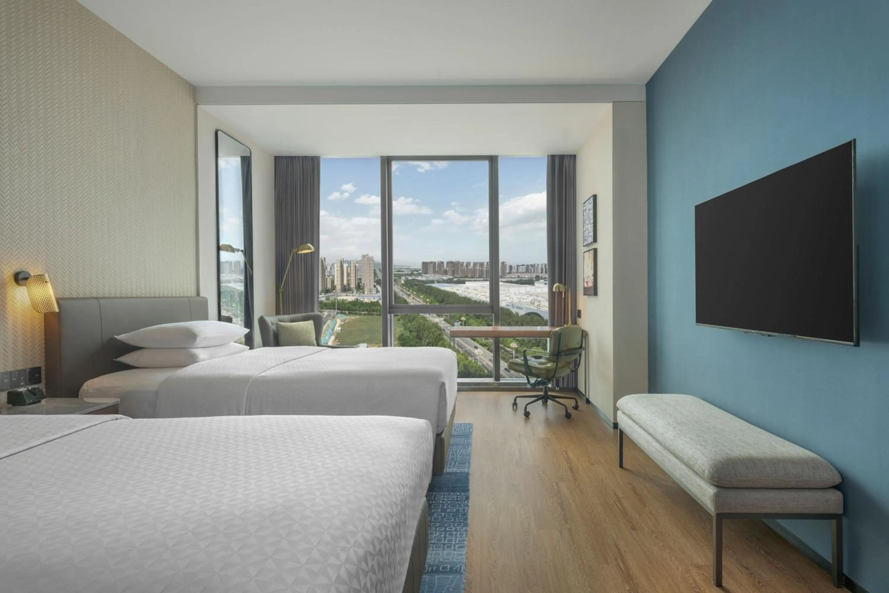 Photo of the whole room, Bed in Four Points by Sheraton Yantai