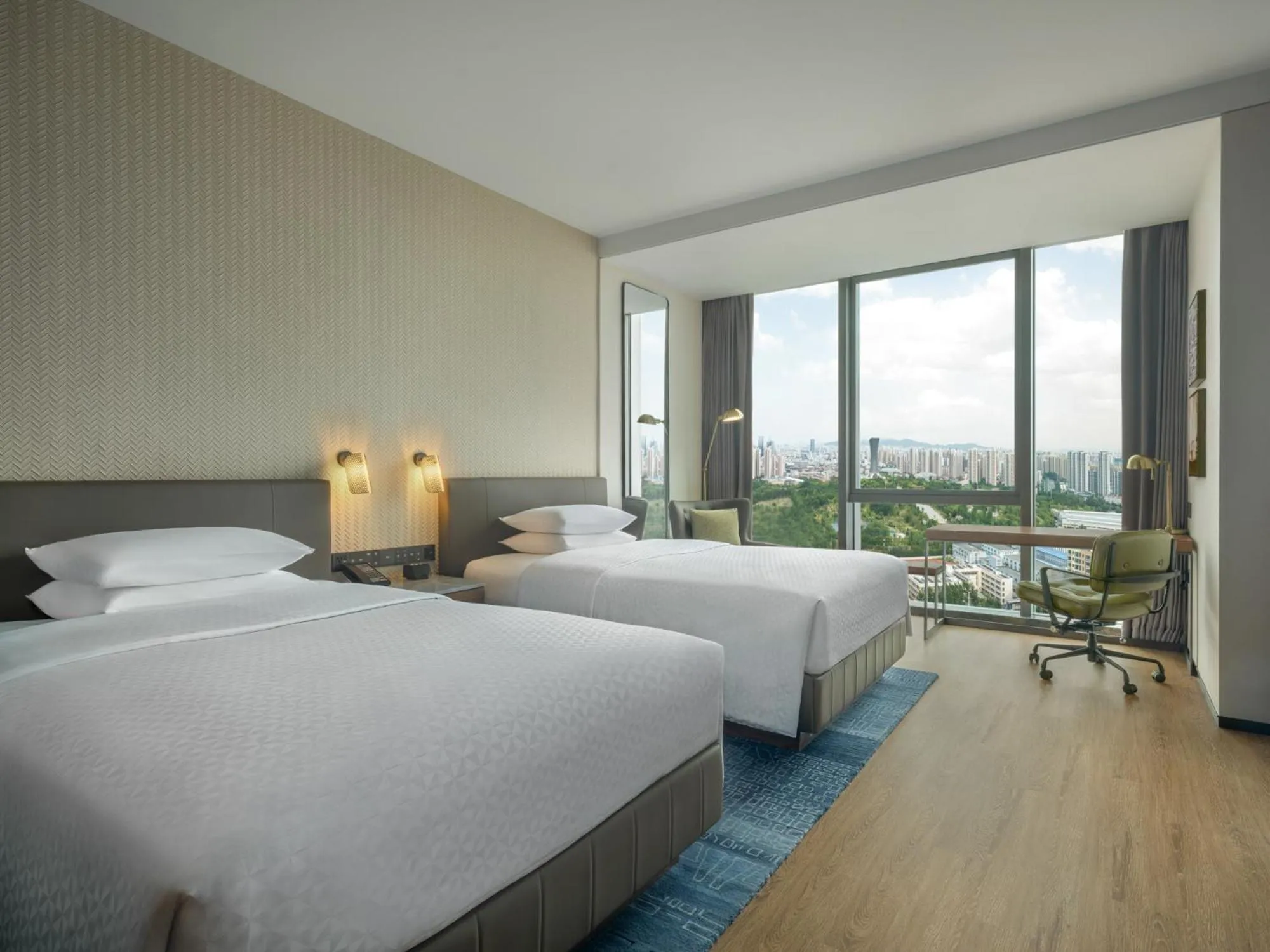 Photo of the whole room, Bed in Four Points by Sheraton Yantai