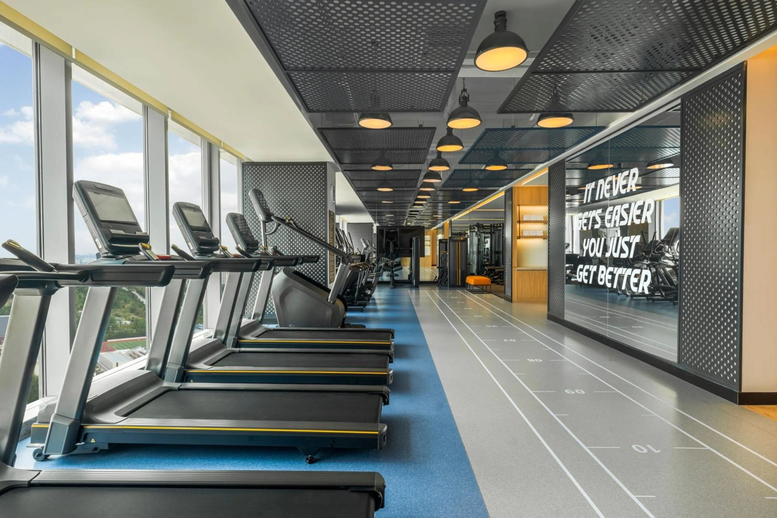Fitness centre/facilities in Four Points by Sheraton Yantai