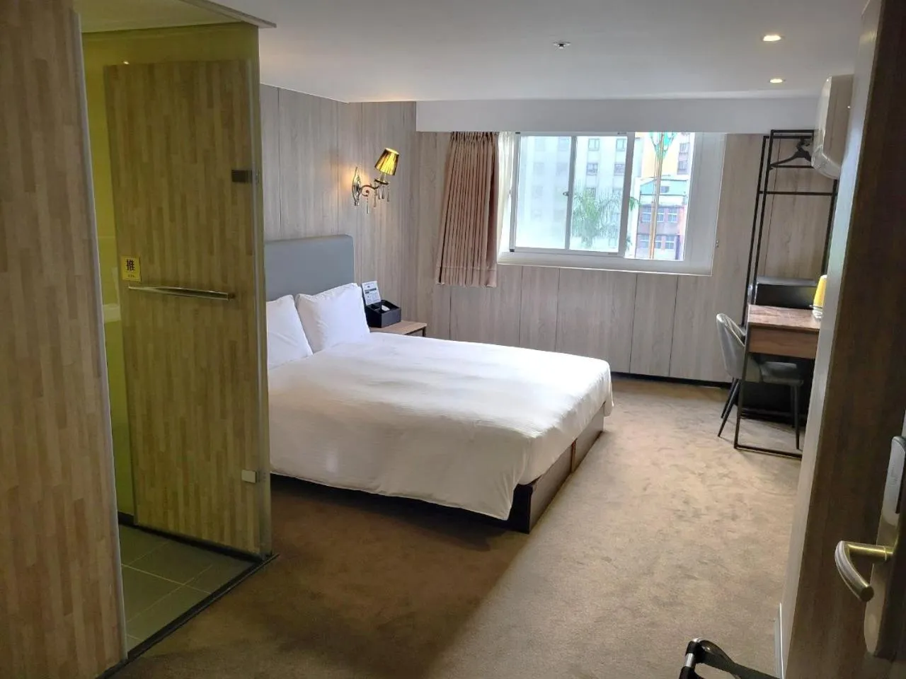 Bed in Airline Inn Ximen