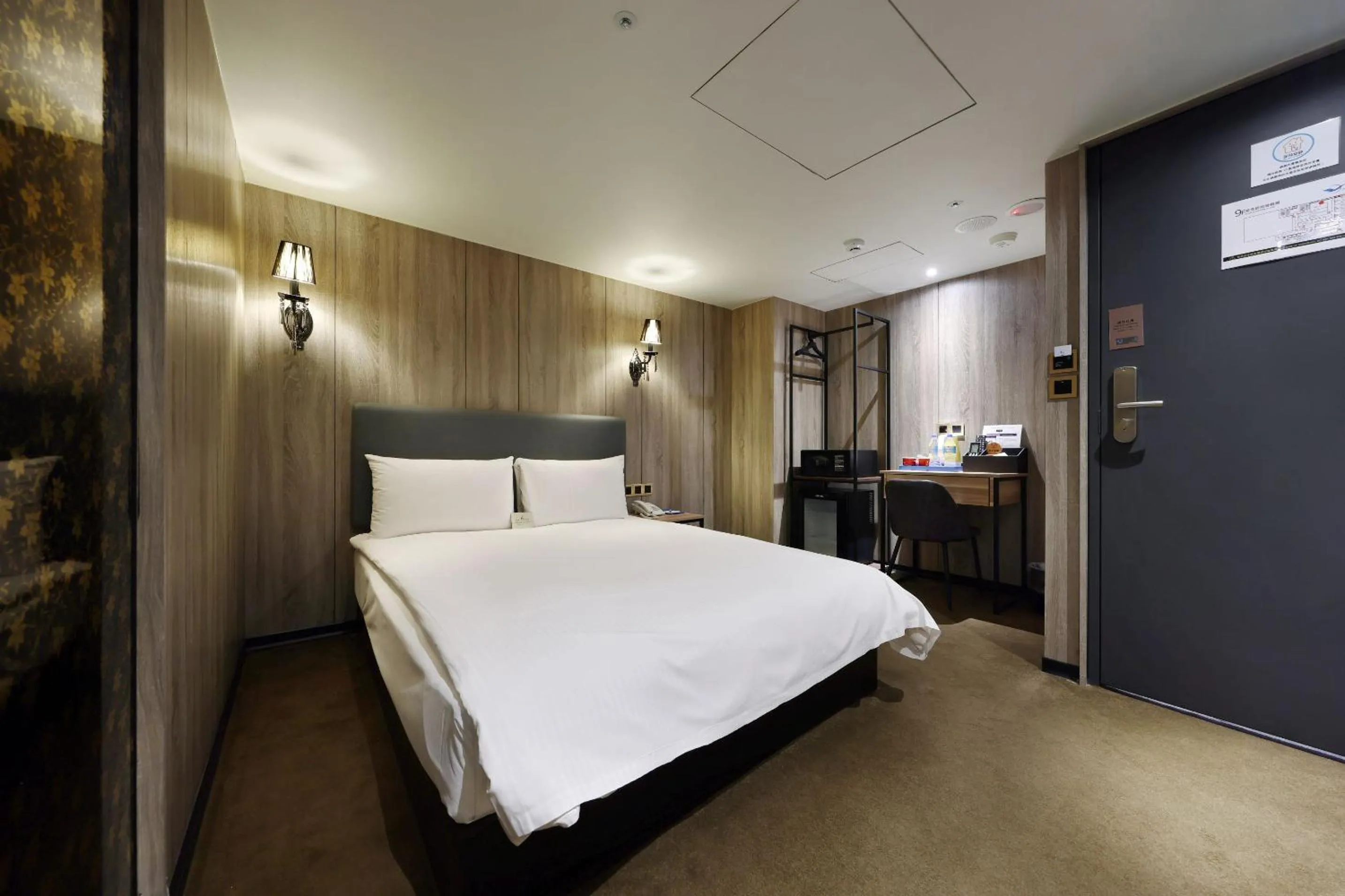 Bed in Airline Inn Ximen