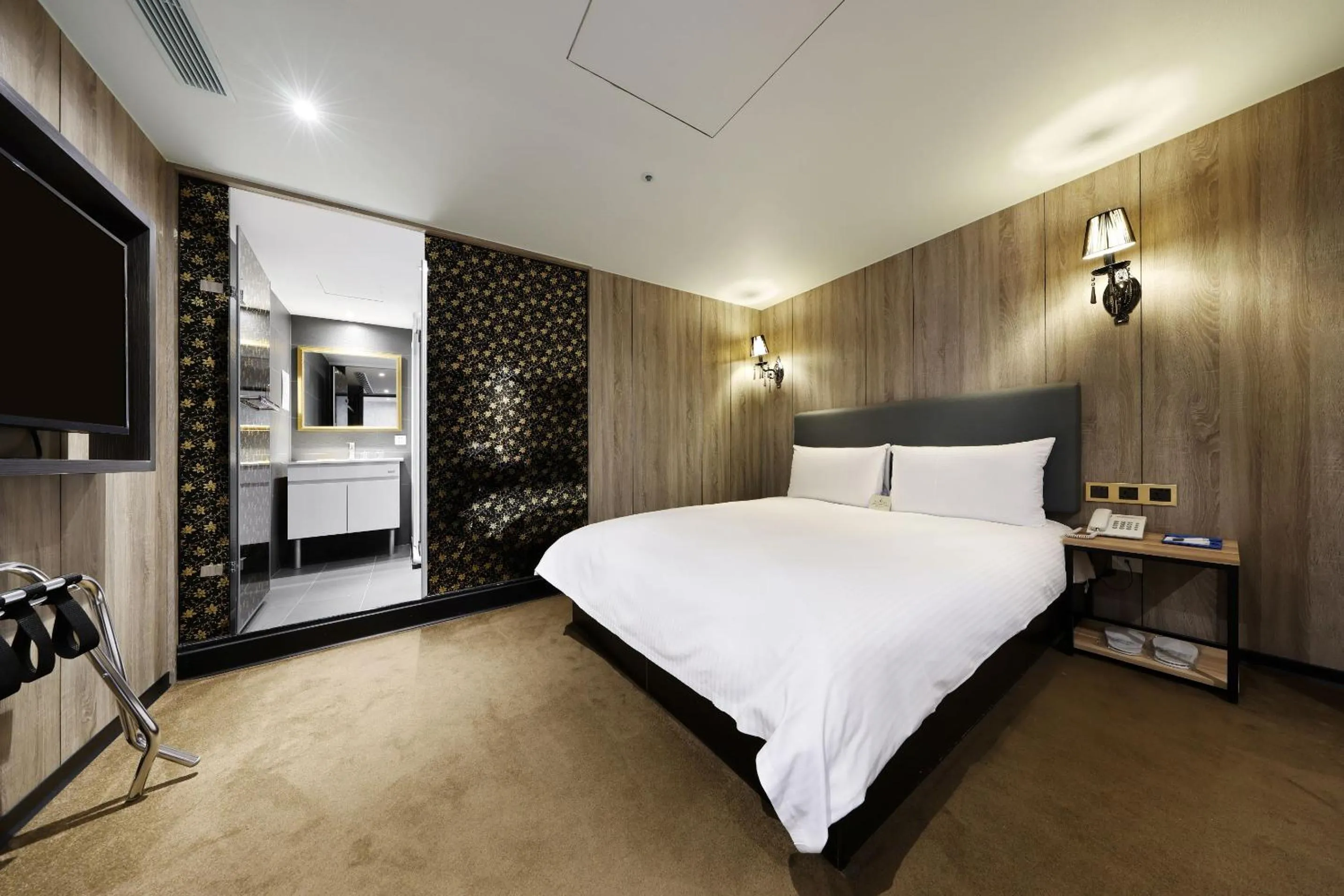 Bed in Airline Inn Ximen