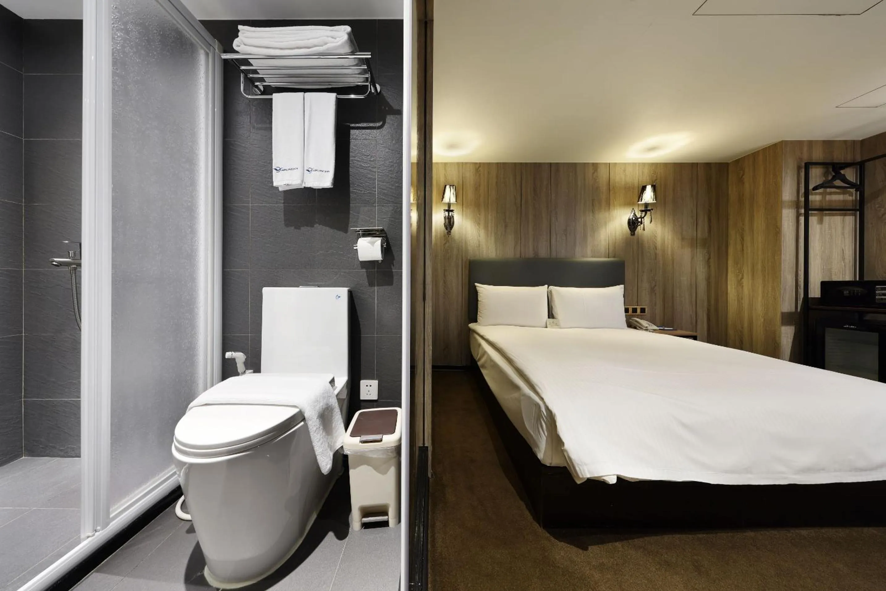 Bed in Airline Inn Ximen