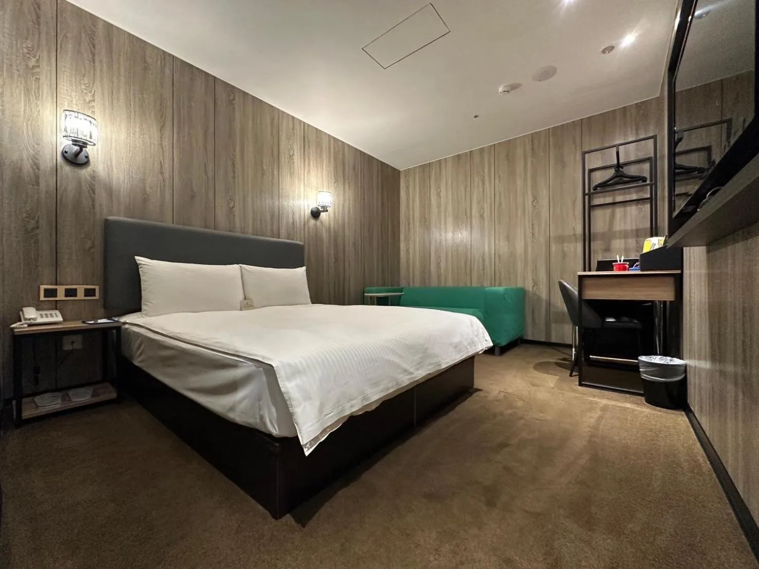 Bed in Airline Inn Ximen