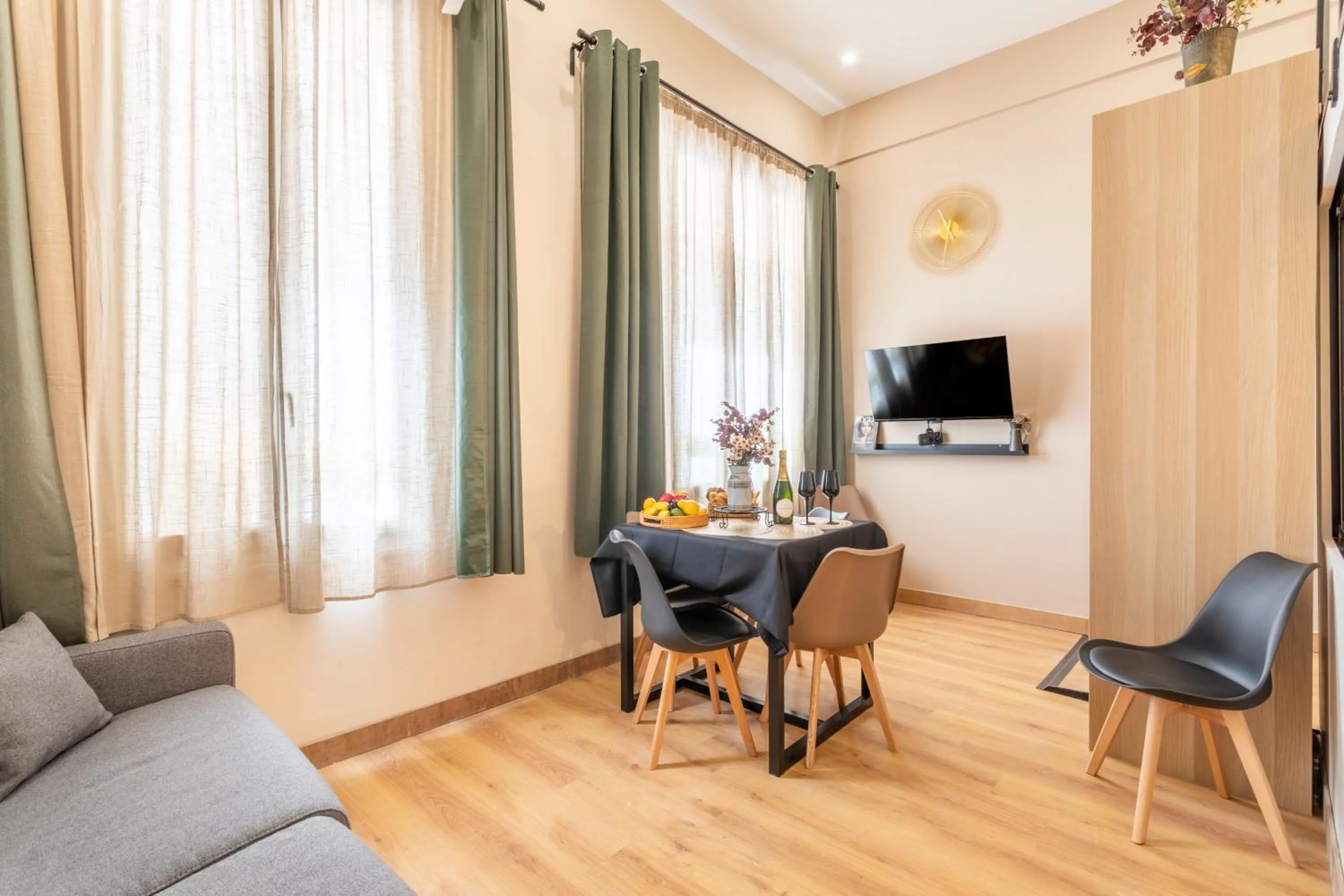 Communal lounge/ TV room in ADIRA Marseille Montgrand 2 étoiles