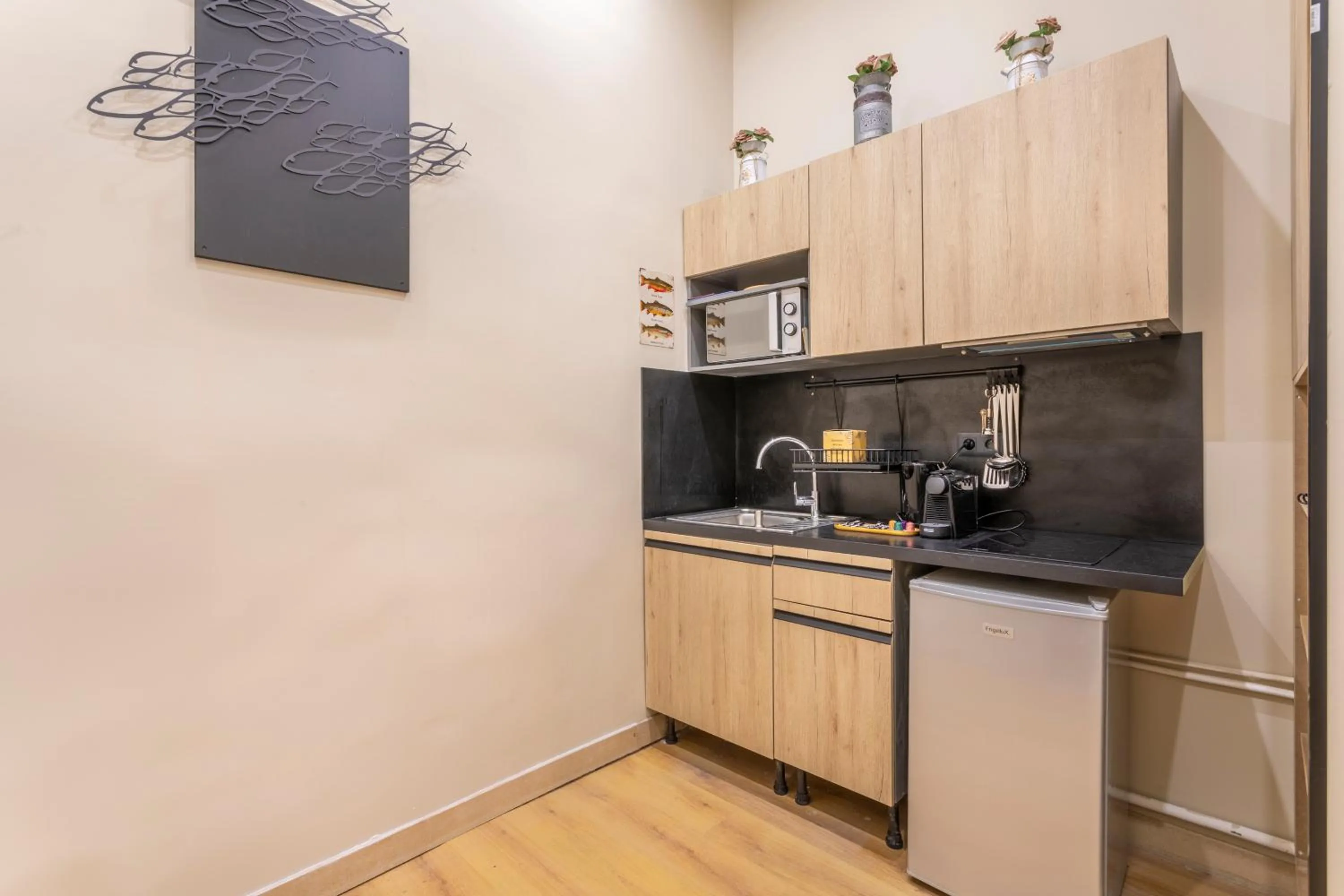 Kitchen or kitchenette in ADIRA Marseille Montgrand 2 étoiles