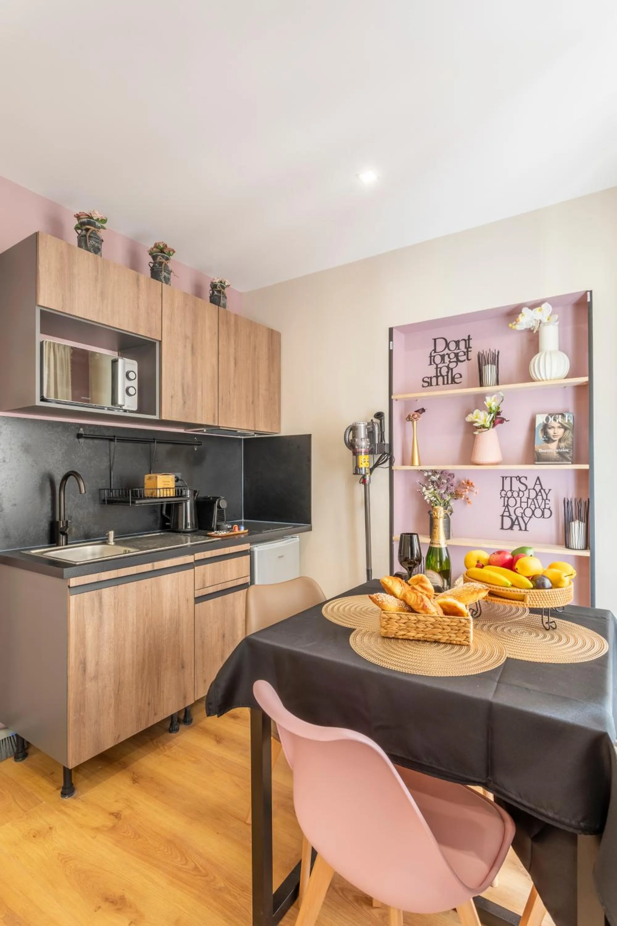 Dining area in ADIRA Marseille Montgrand 2 étoiles