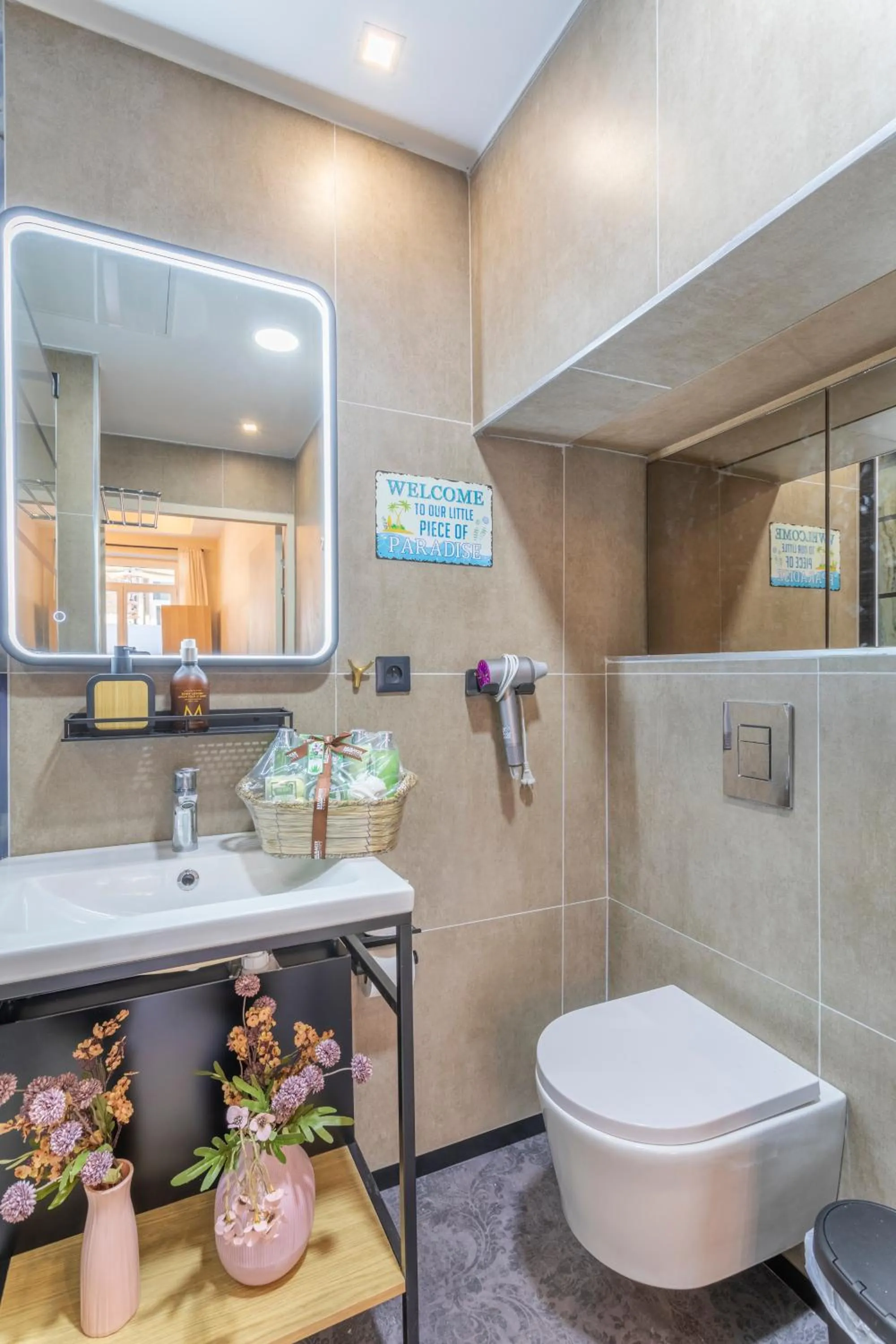 Shower in ADIRA Marseille Montgrand 2 étoiles