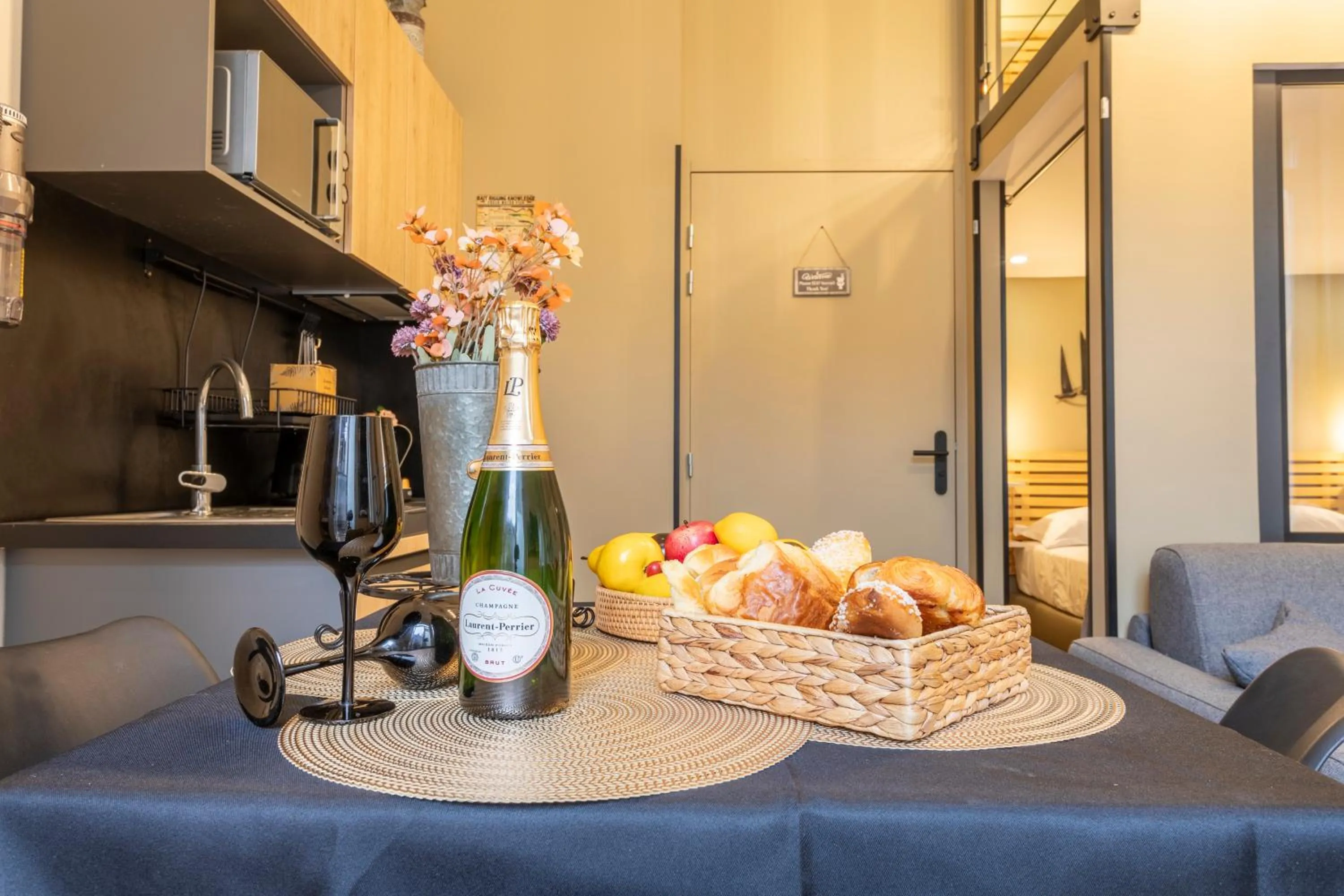 Kitchen or kitchenette in ADIRA Marseille Montgrand 2 étoiles