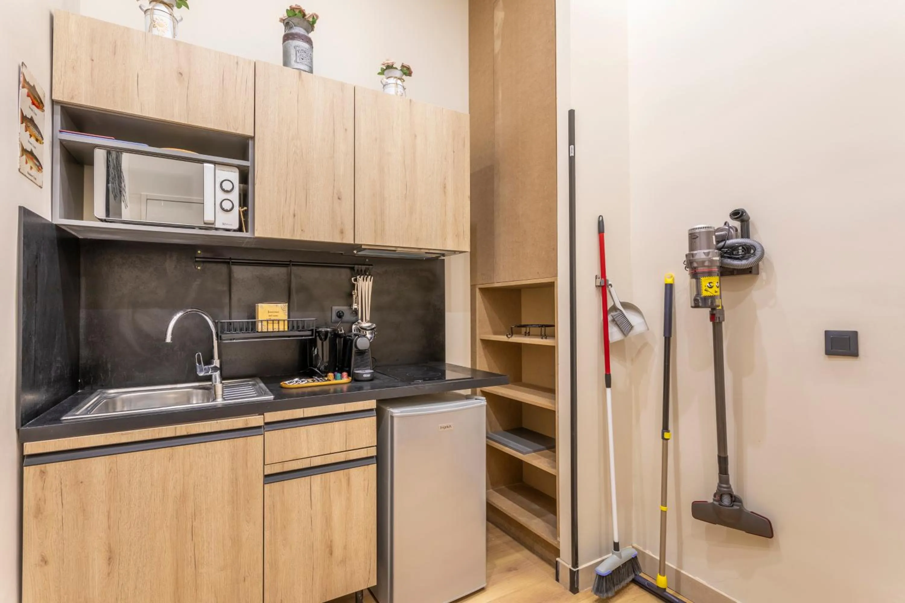 Kitchen or kitchenette in ADIRA Marseille Montgrand 2 étoiles