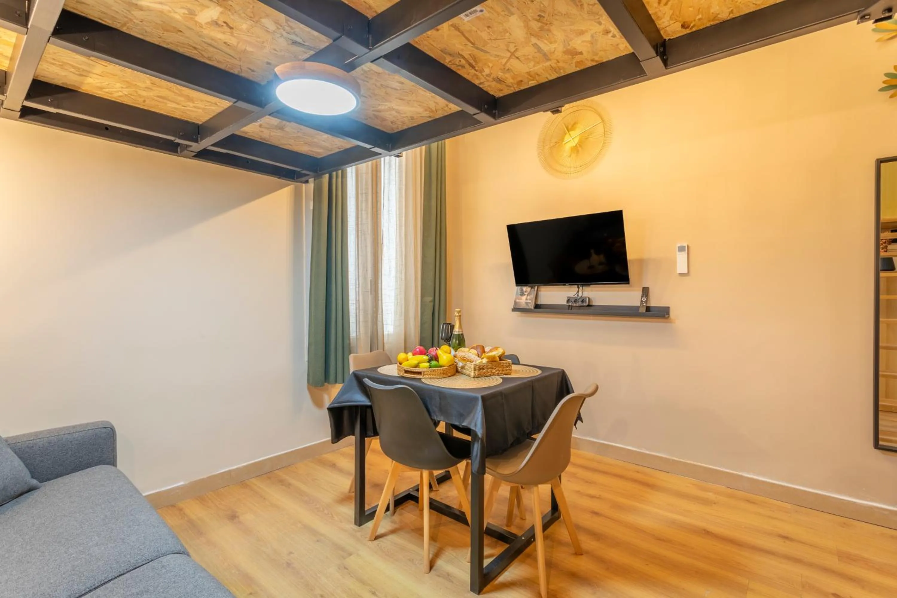 TV and multimedia in ADIRA Marseille Montgrand 2 étoiles