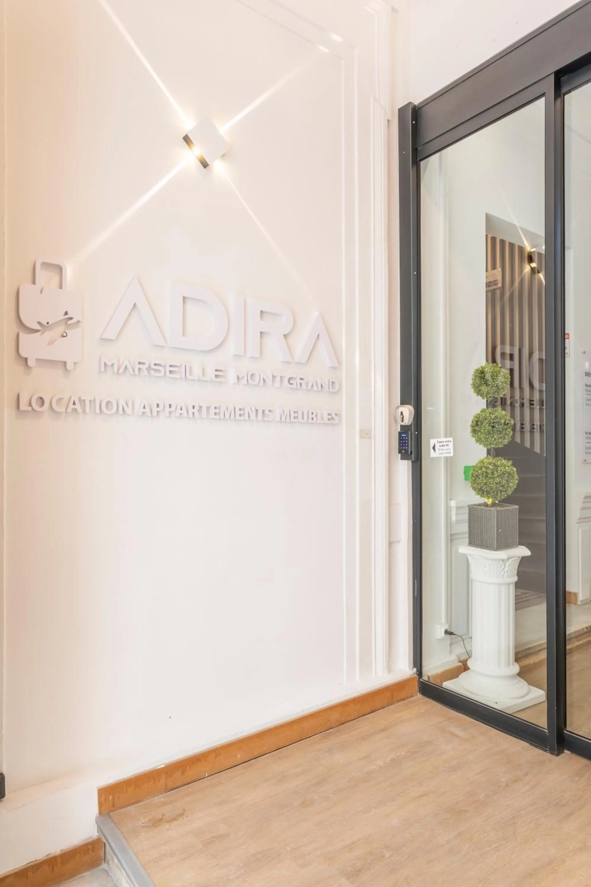 Property building in ADIRA Marseille Montgrand 2 étoiles
