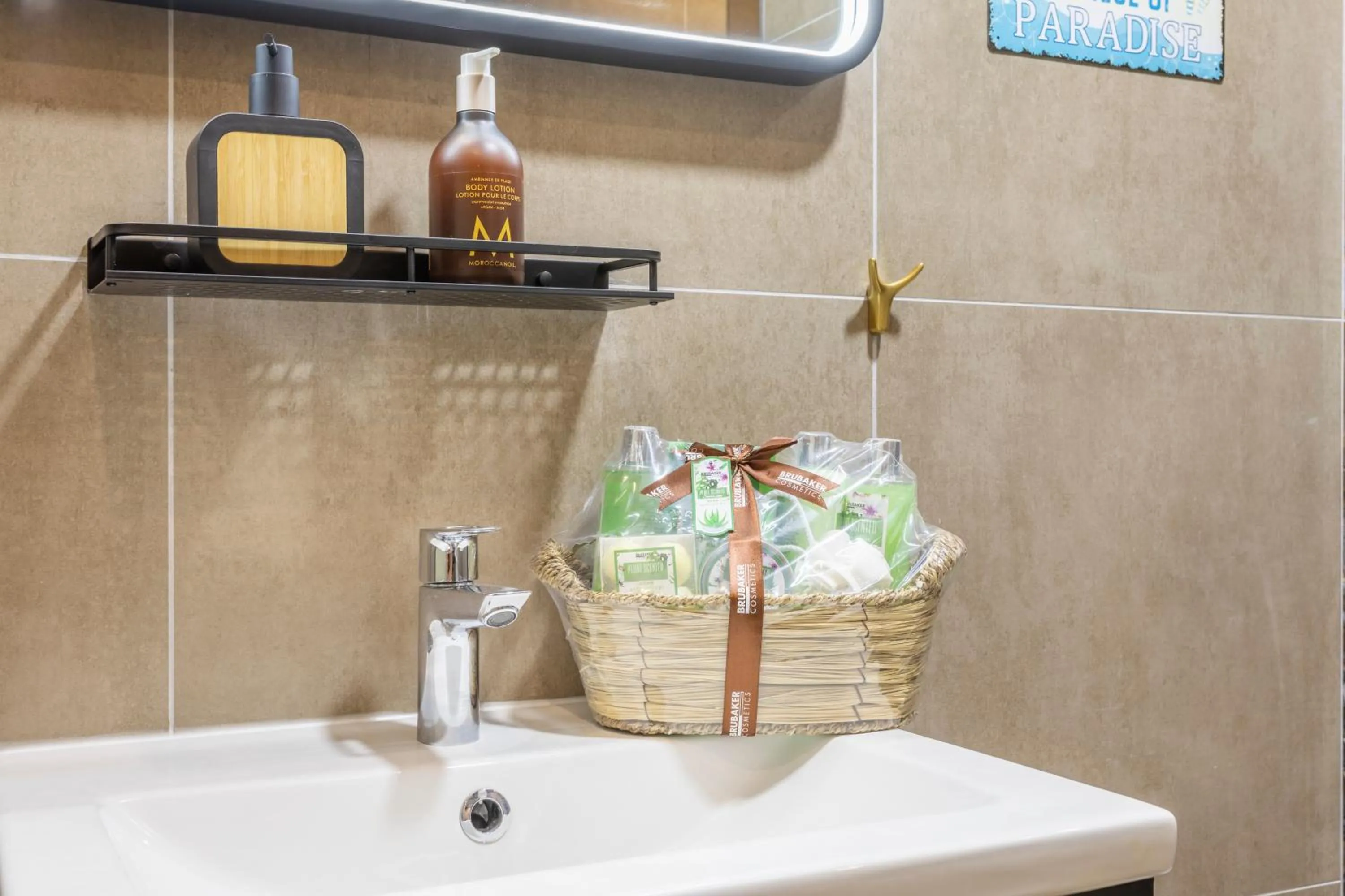 Bathroom in ADIRA Marseille Montgrand 2 étoiles