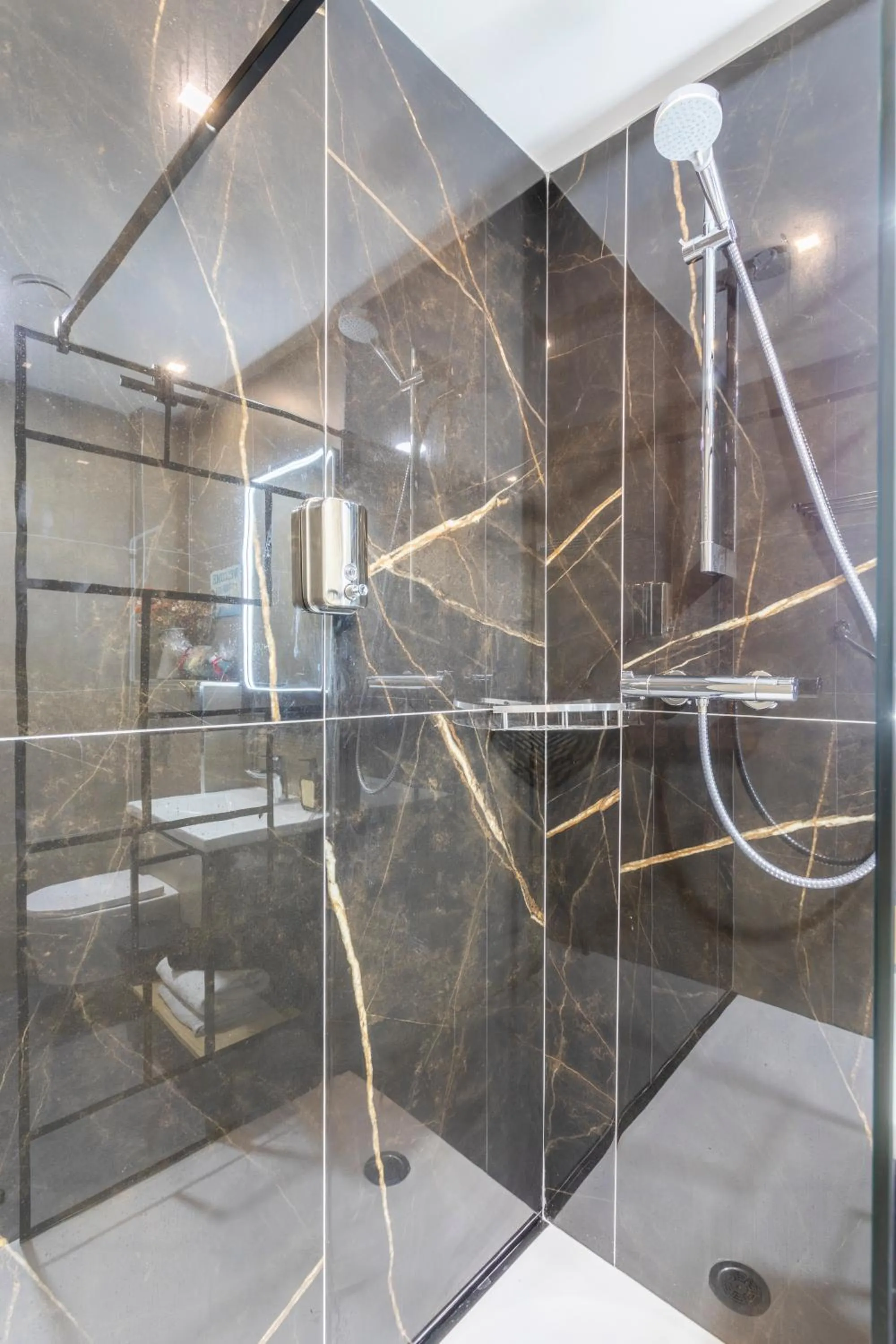 Bathroom in ADIRA Marseille Montgrand 2 étoiles