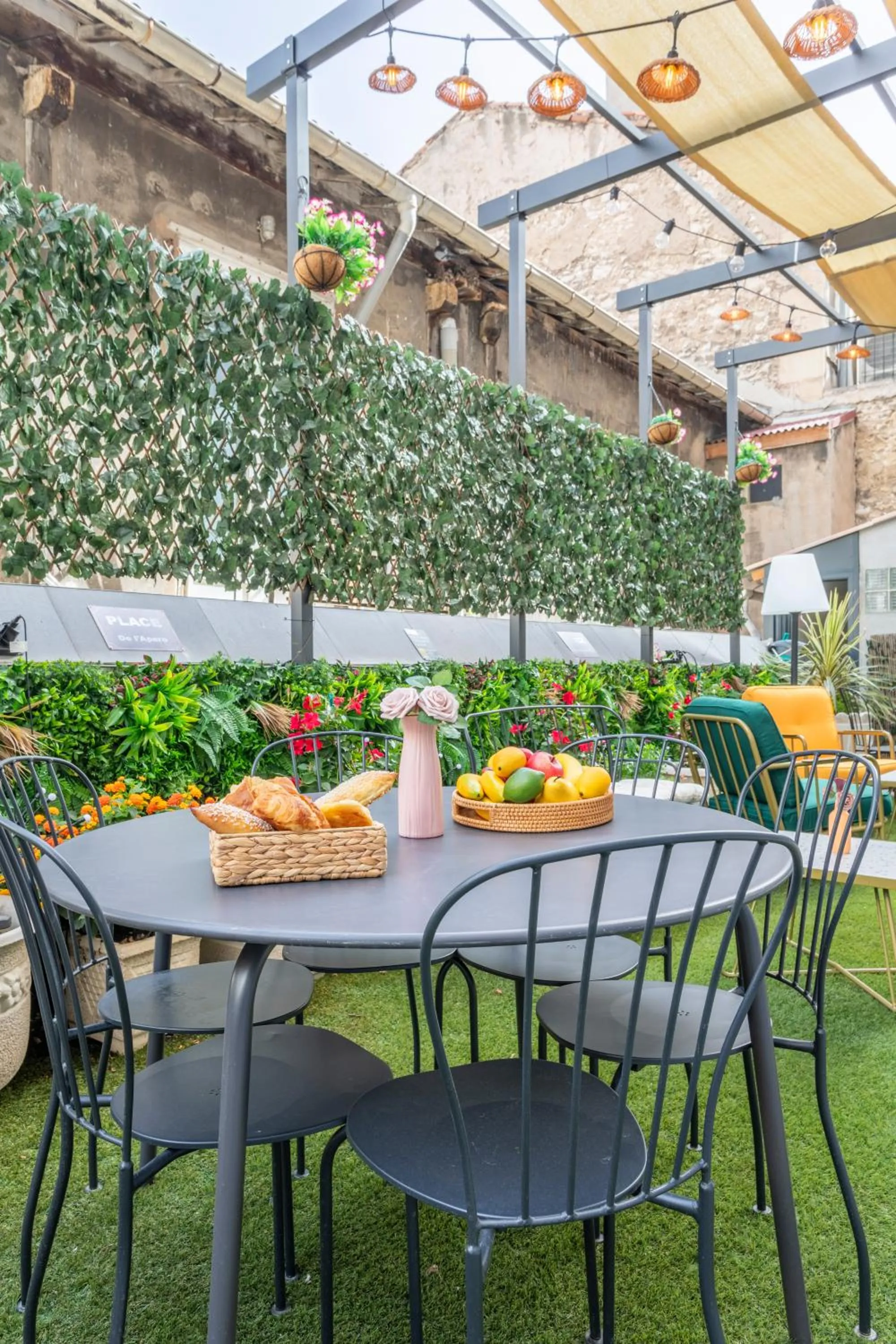 Property building in ADIRA Marseille Montgrand 2 étoiles