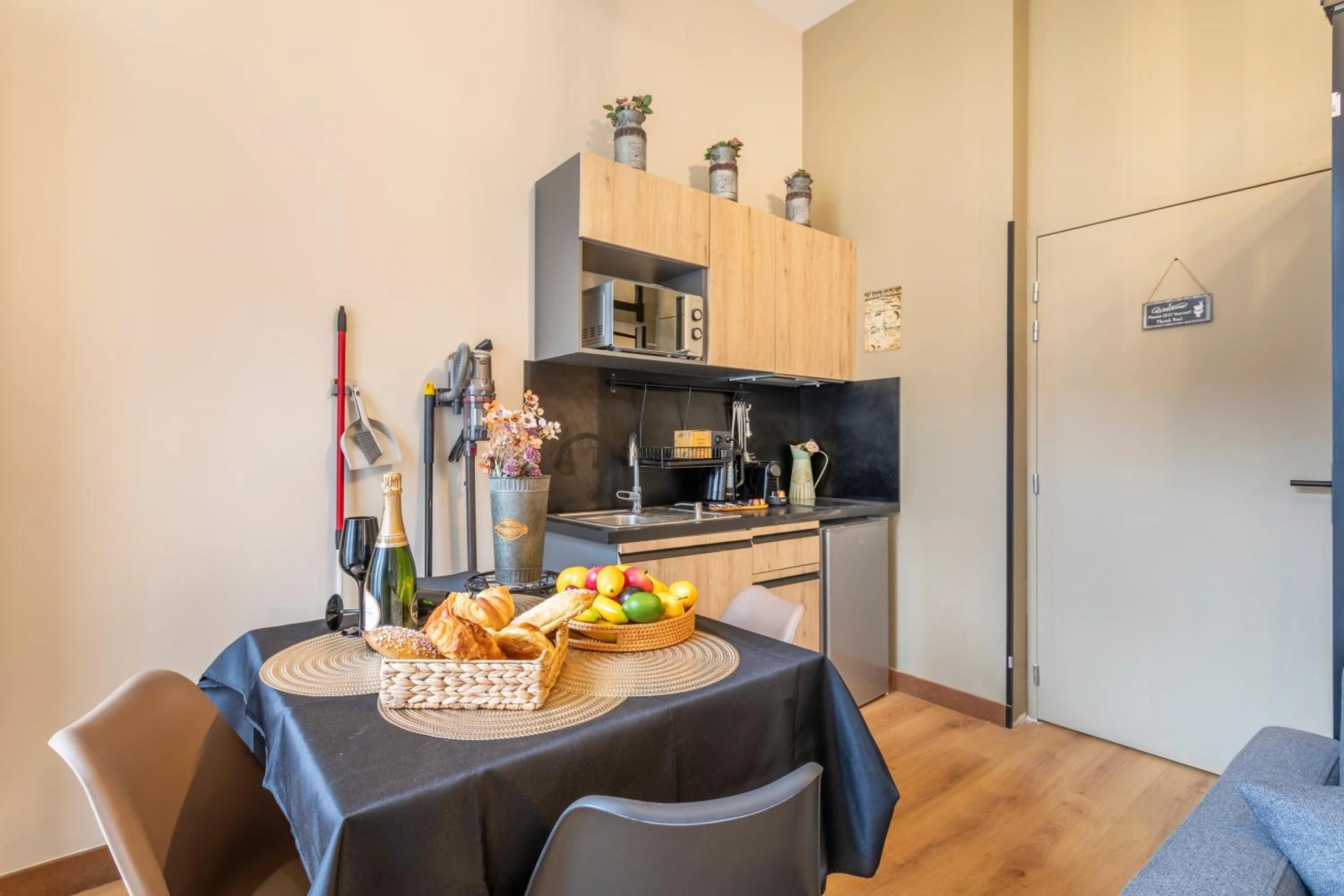 Kitchen or kitchenette in ADIRA Marseille Montgrand 2 étoiles