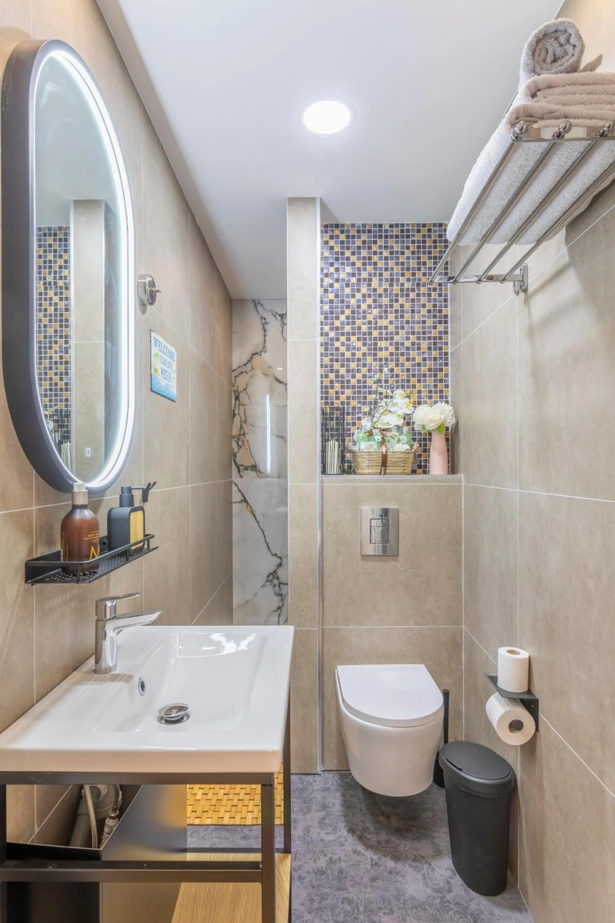 Shower in ADIRA Marseille Montgrand 2 étoiles