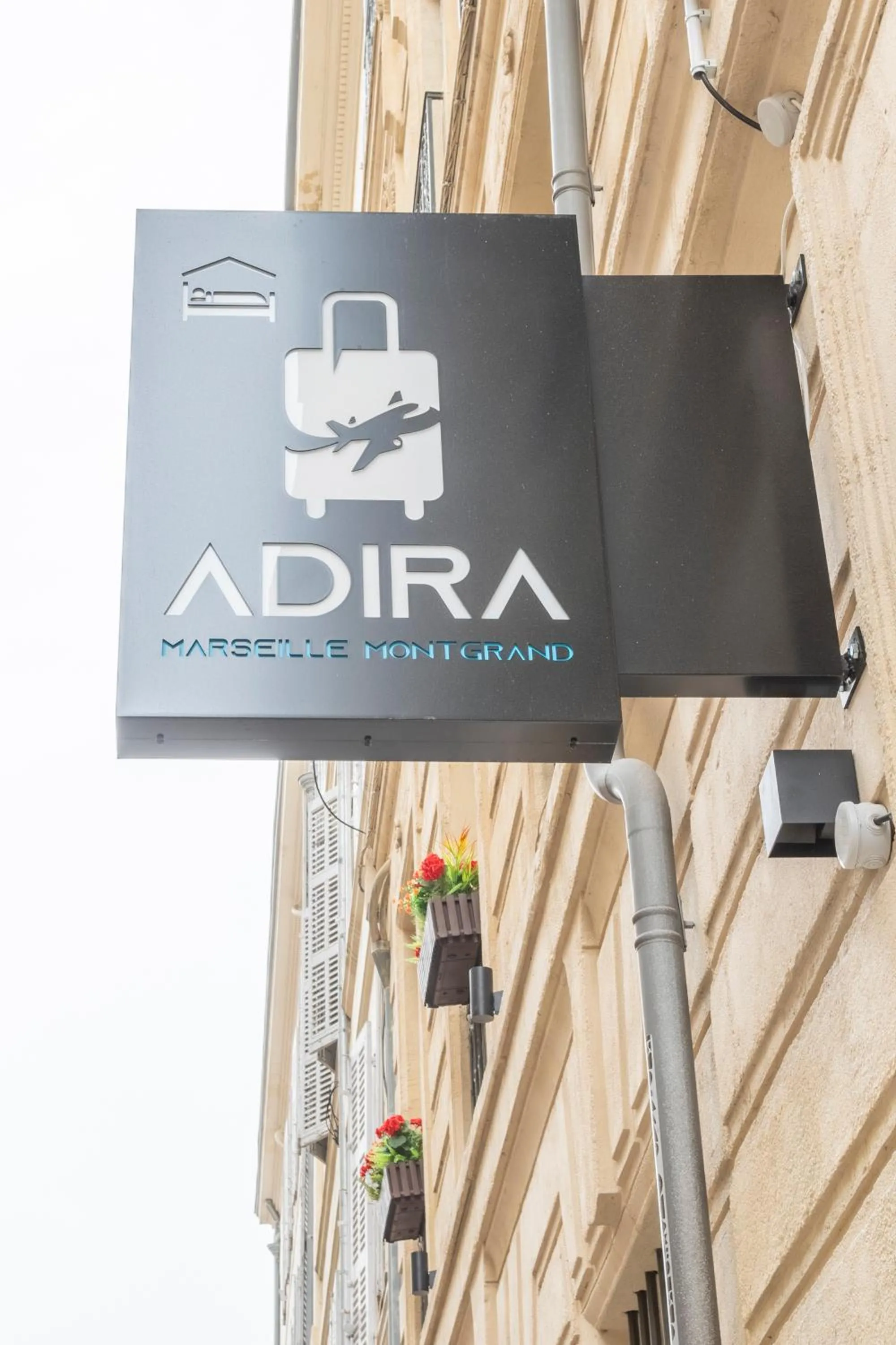 Property building in ADIRA Marseille Montgrand 2 étoiles